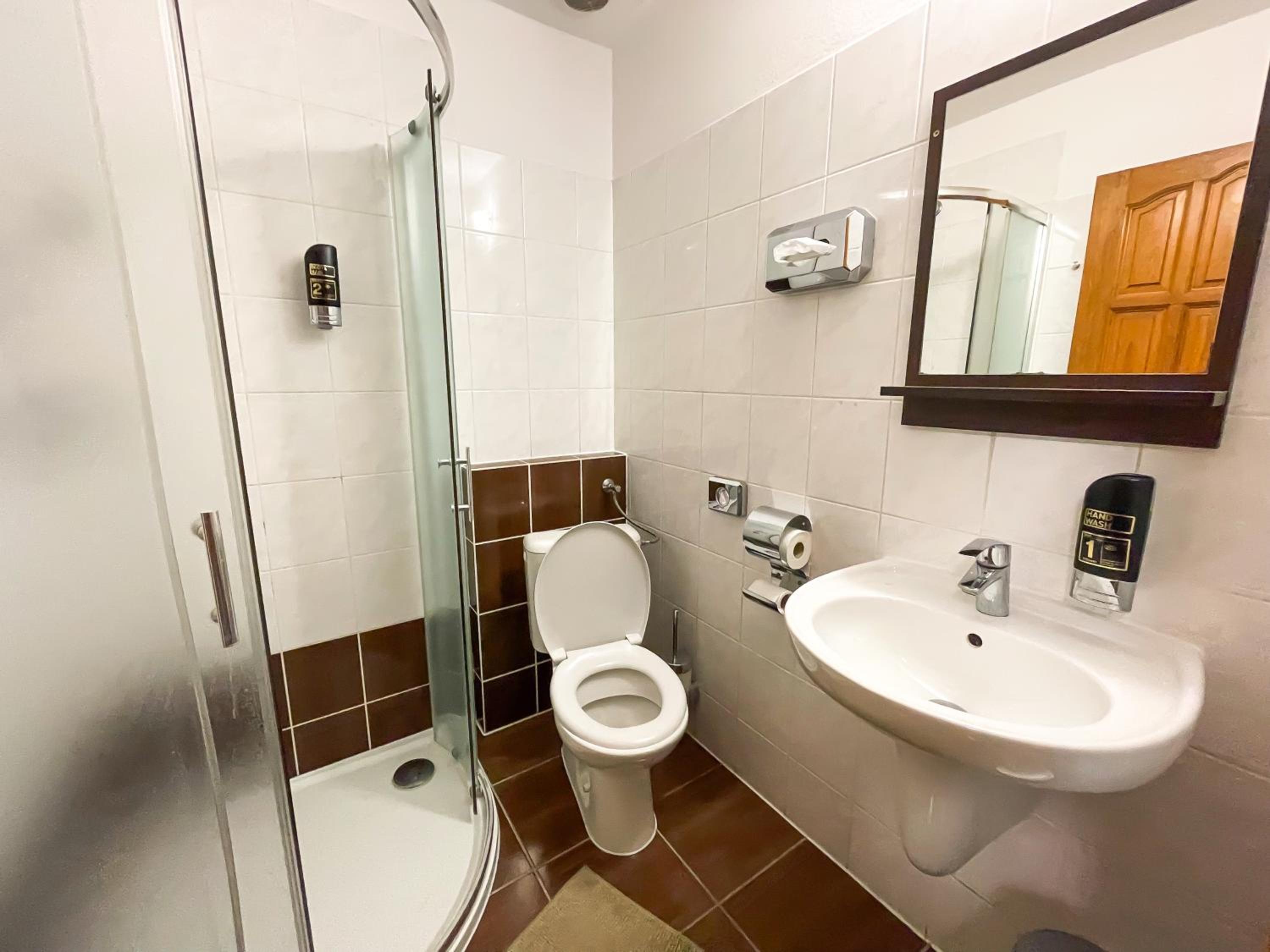 Quadruple Room - Photo 1