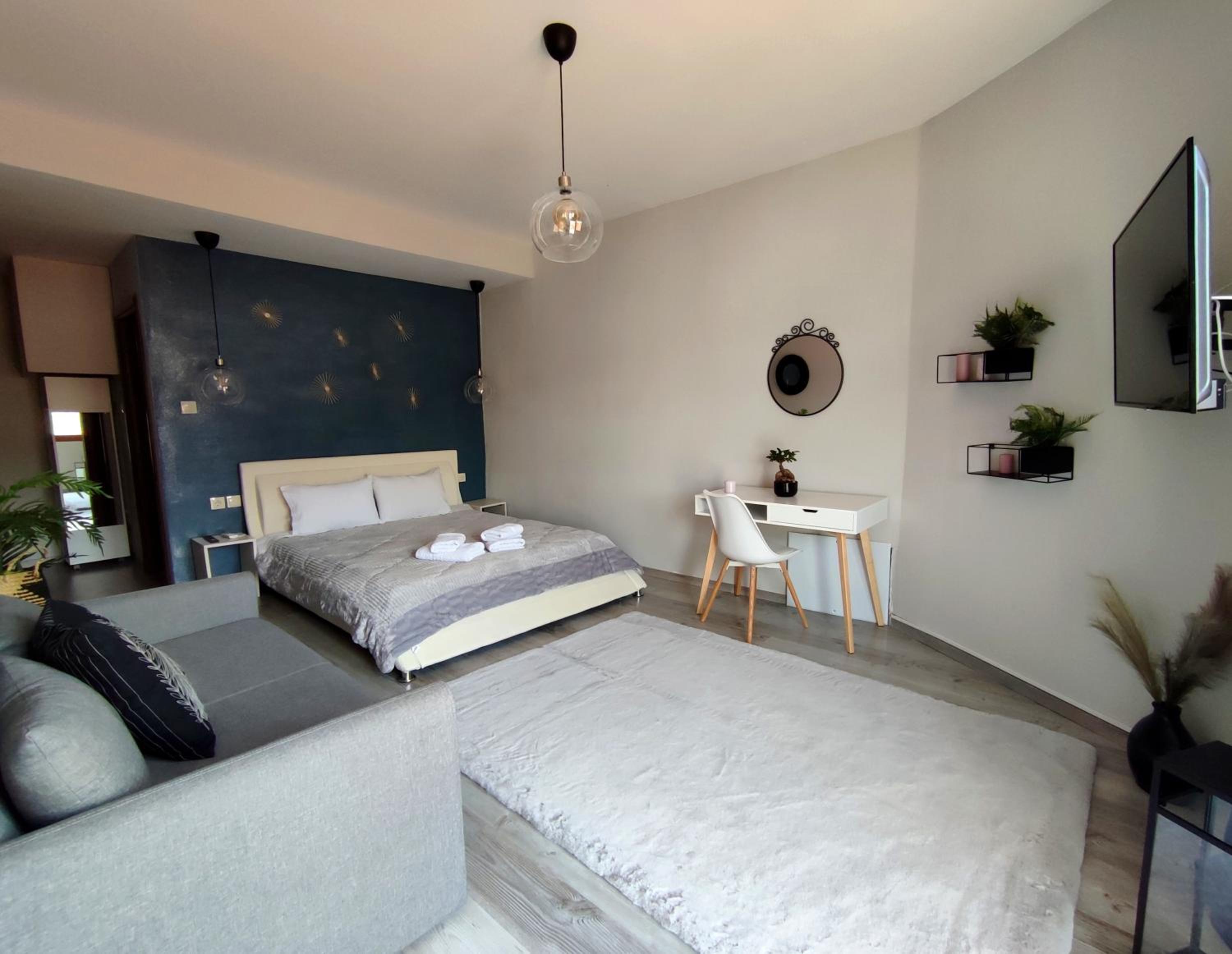Junior Suite with Lake View - Photo 11