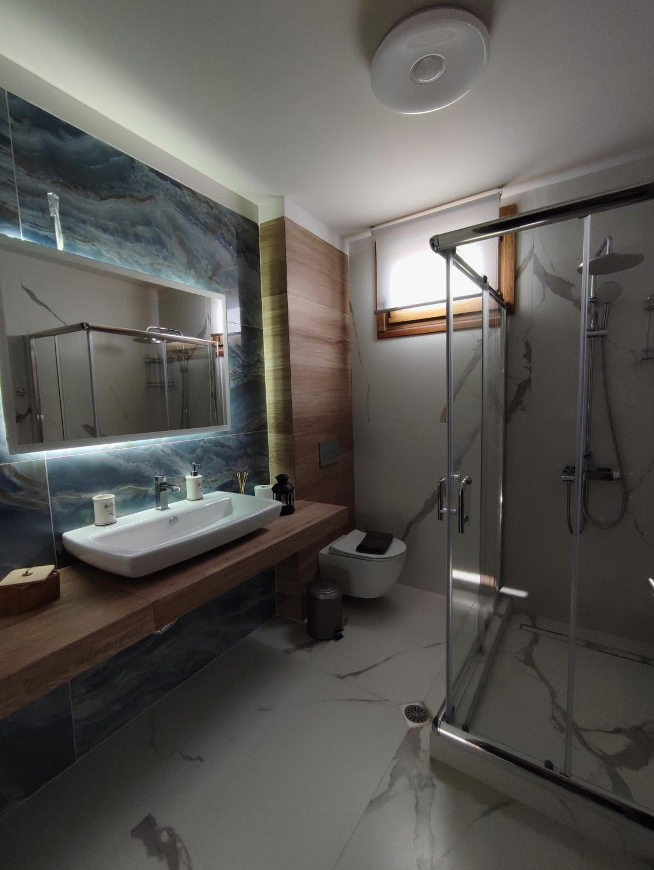 Junior Suite with Lake View - Photo 17