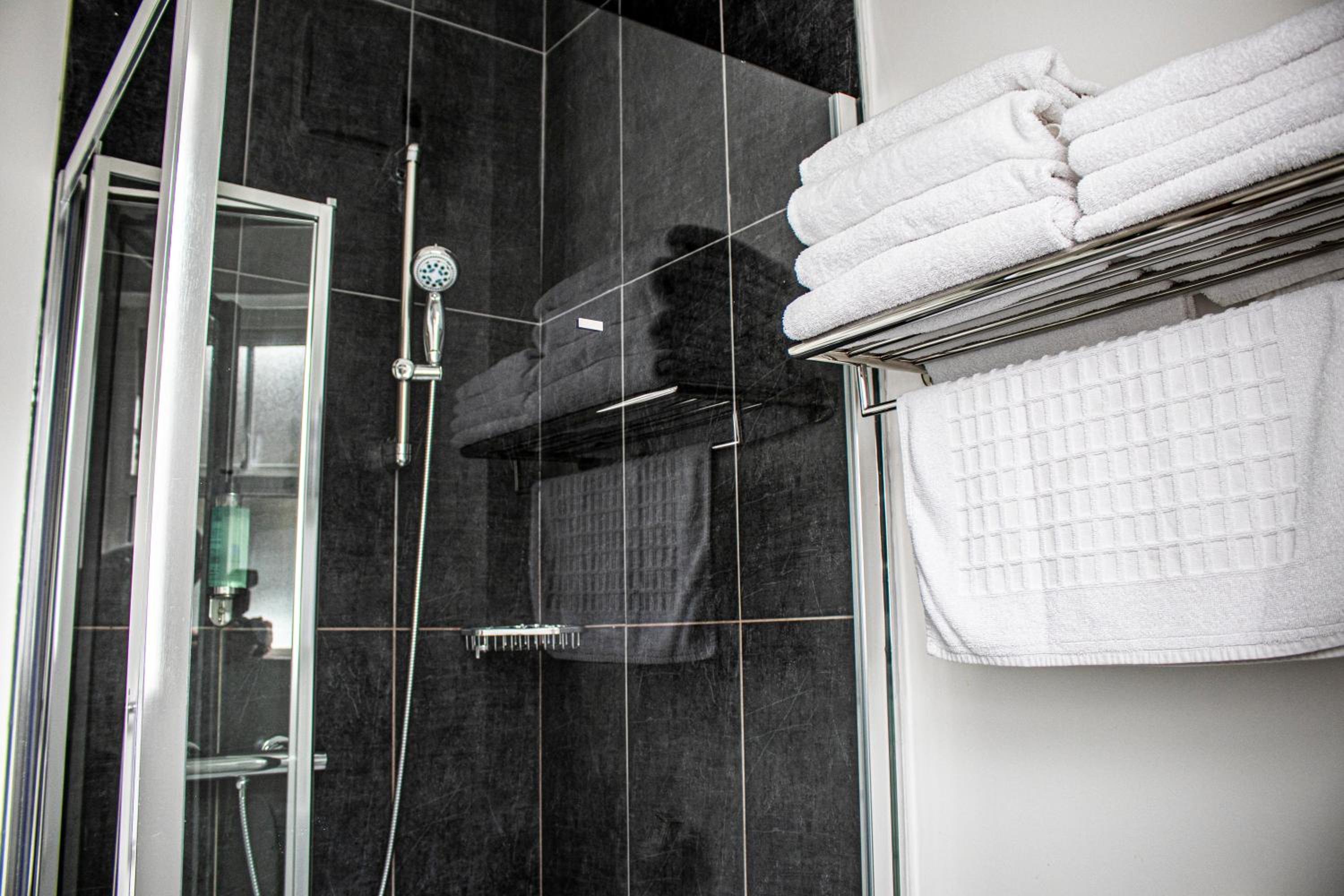 Large Double or Twin Room photo 3