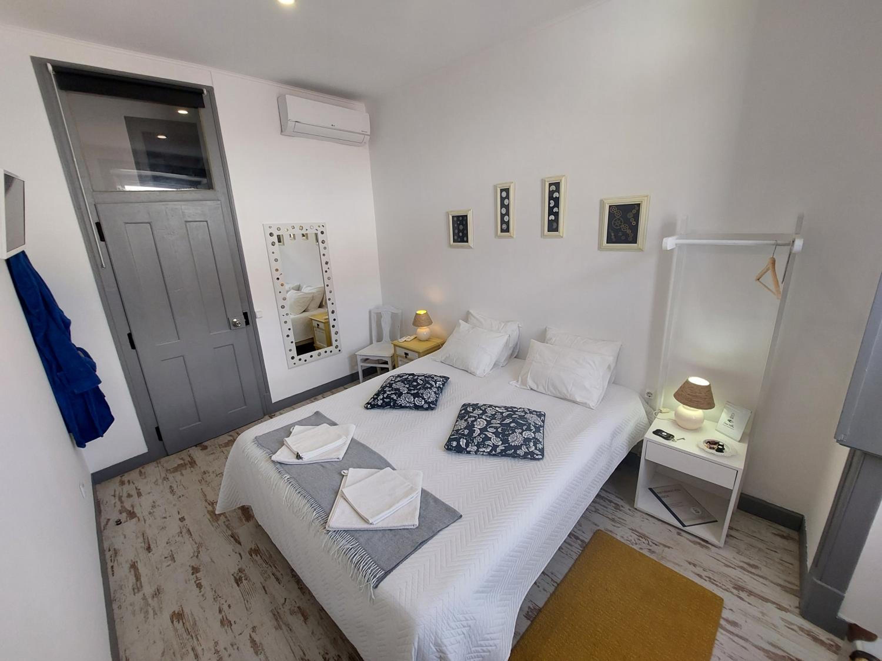 Double or Twin Room with Private External Bathroom - Photo 5