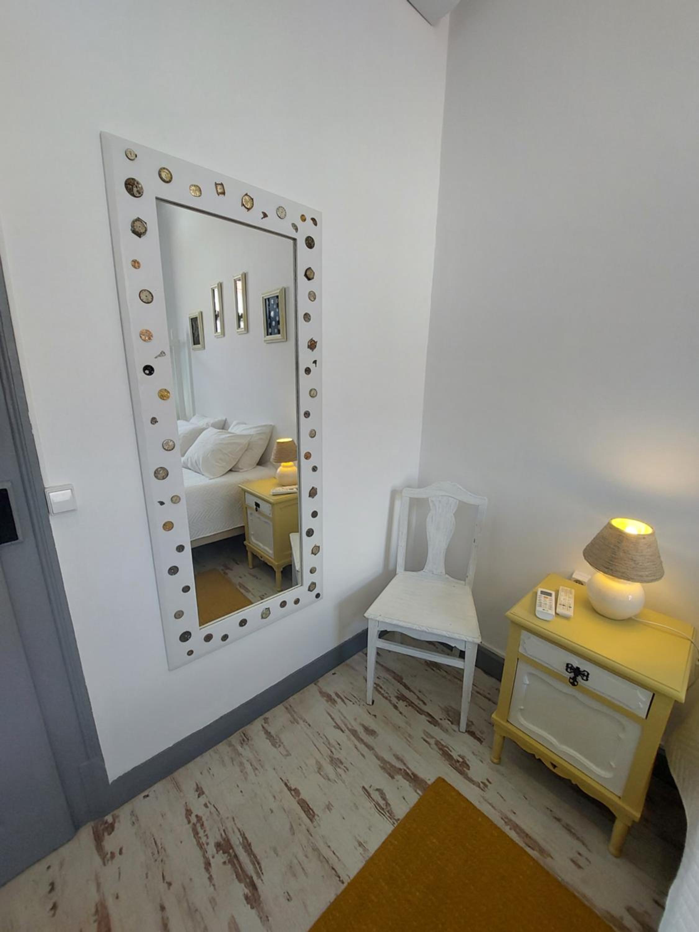 Double or Twin Room with Private External Bathroom - Photo 4