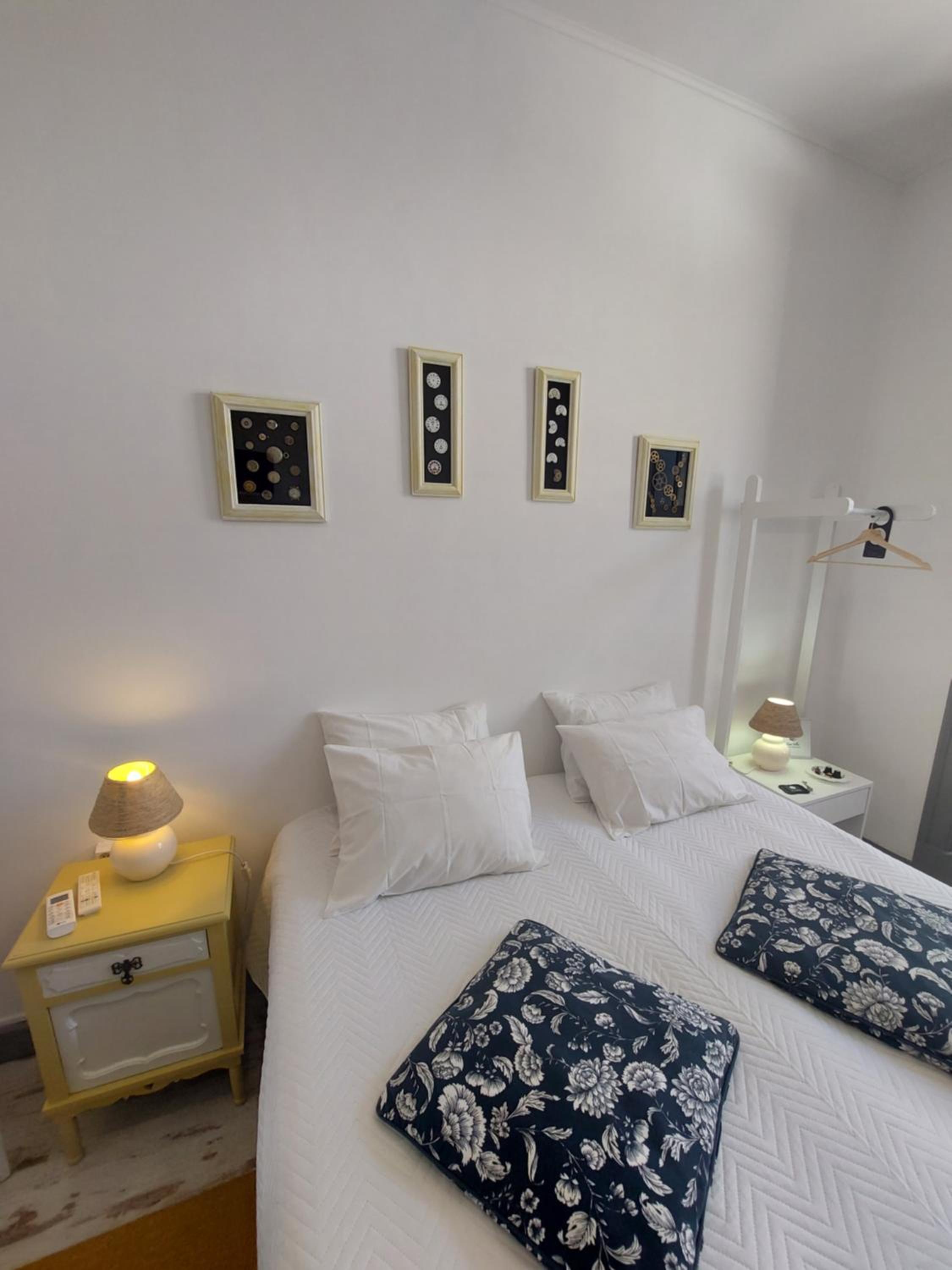Double or Twin Room with Private External Bathroom - Photo 7