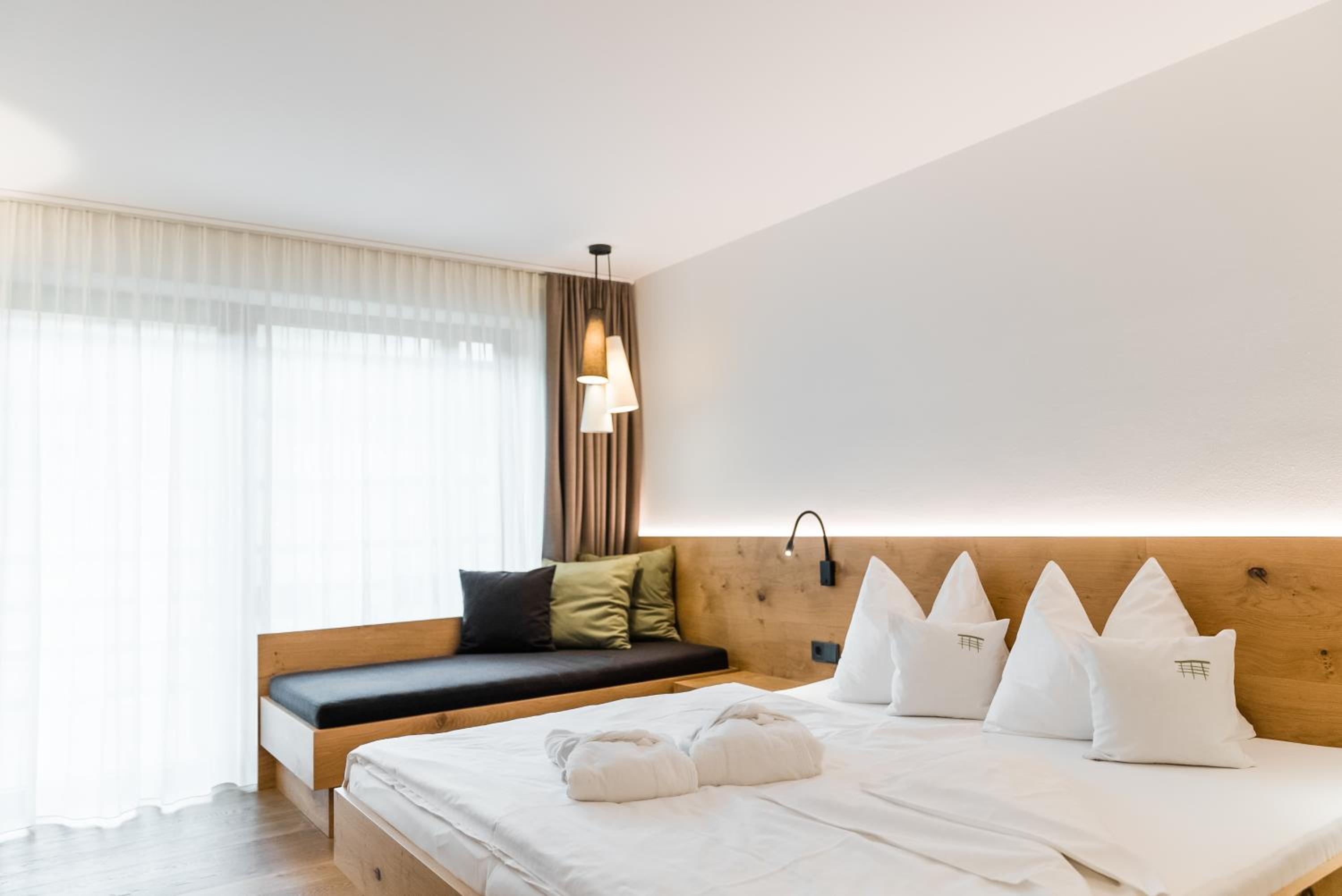 Double Room with Balcony - Photo 3