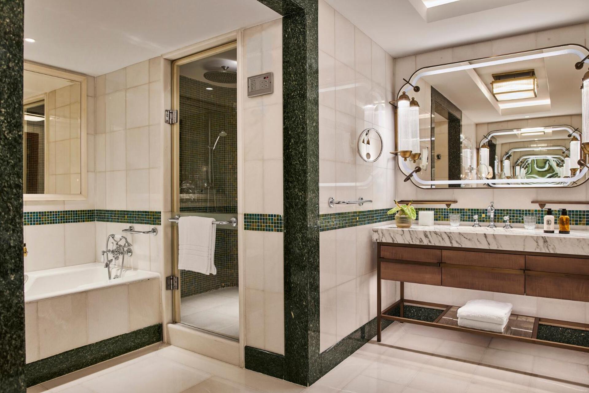 Four Seasons Room 2 Queen photo 2