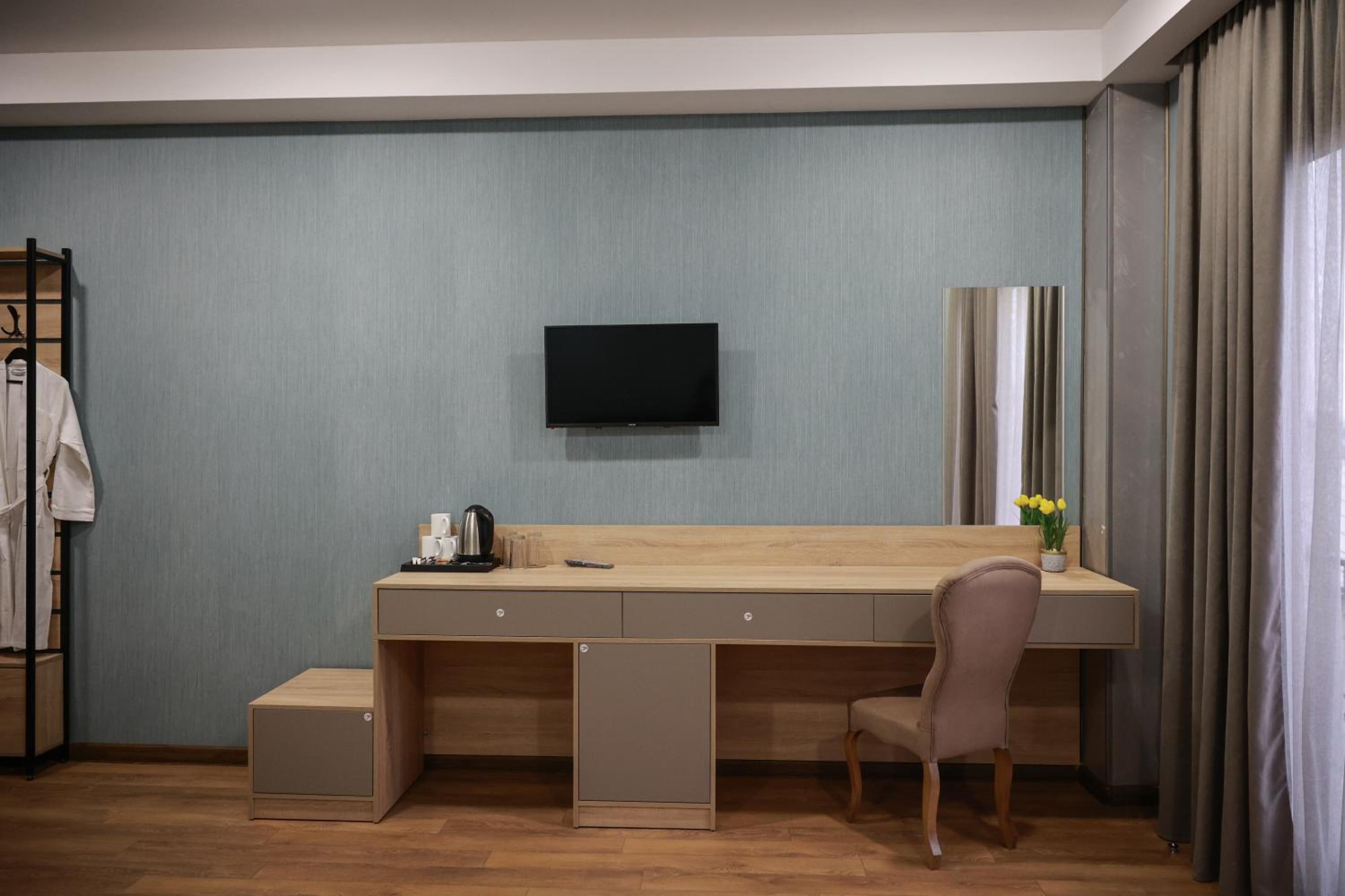 Family Room photo 2
