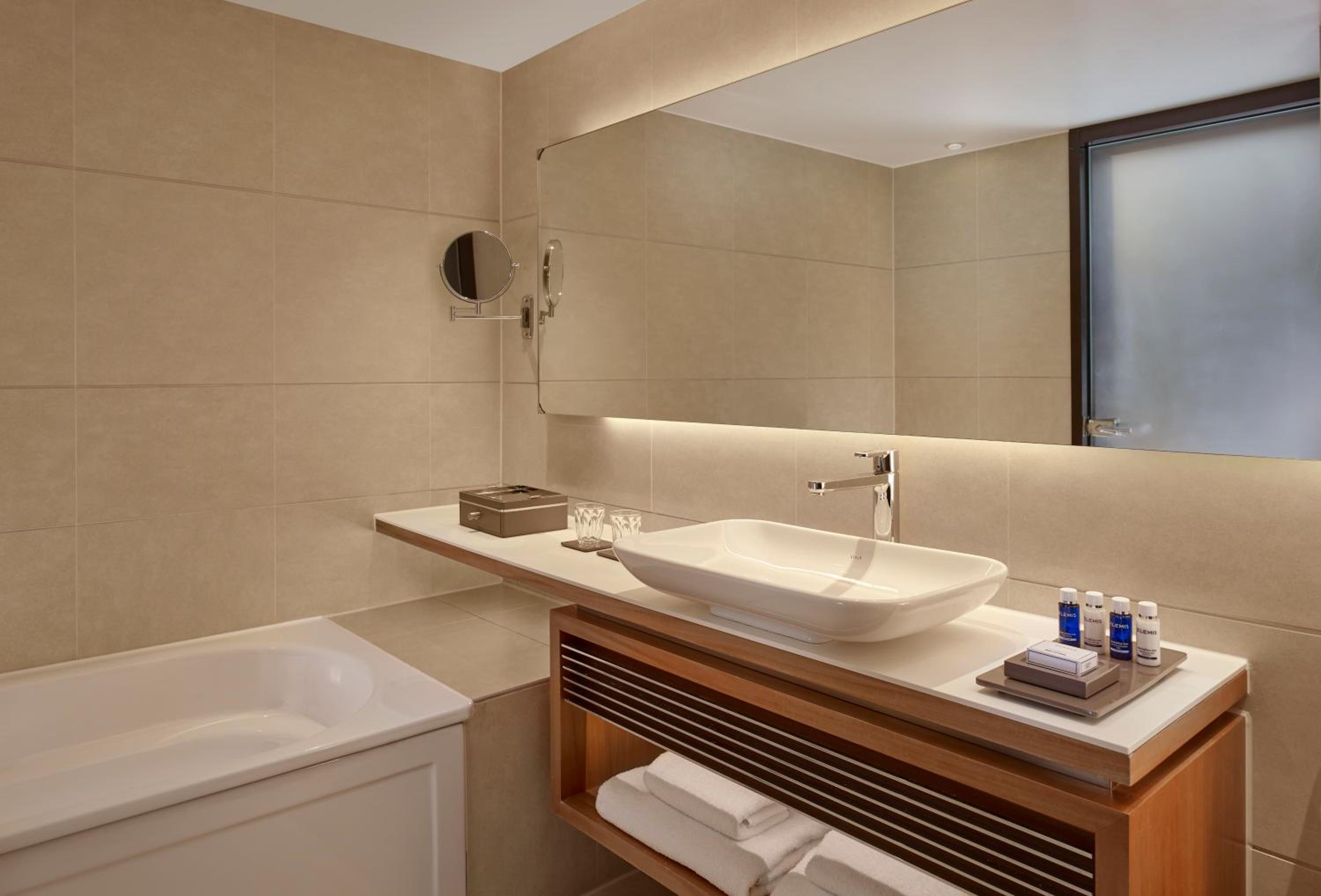 Two-Bedroom Suite with Terrace (3 Adults) photo 3