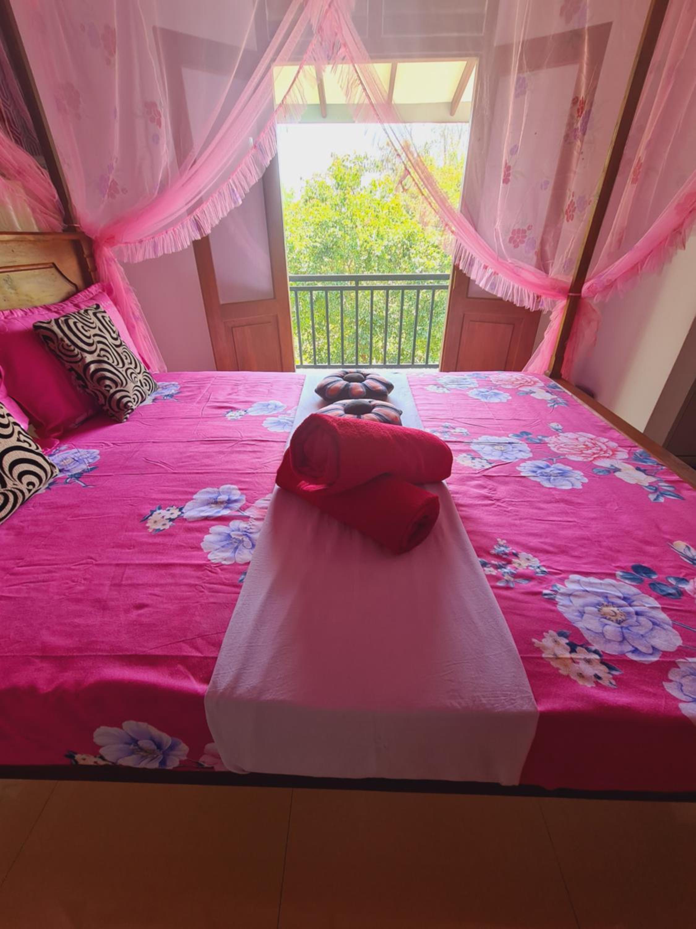 Double Room - Photo 8