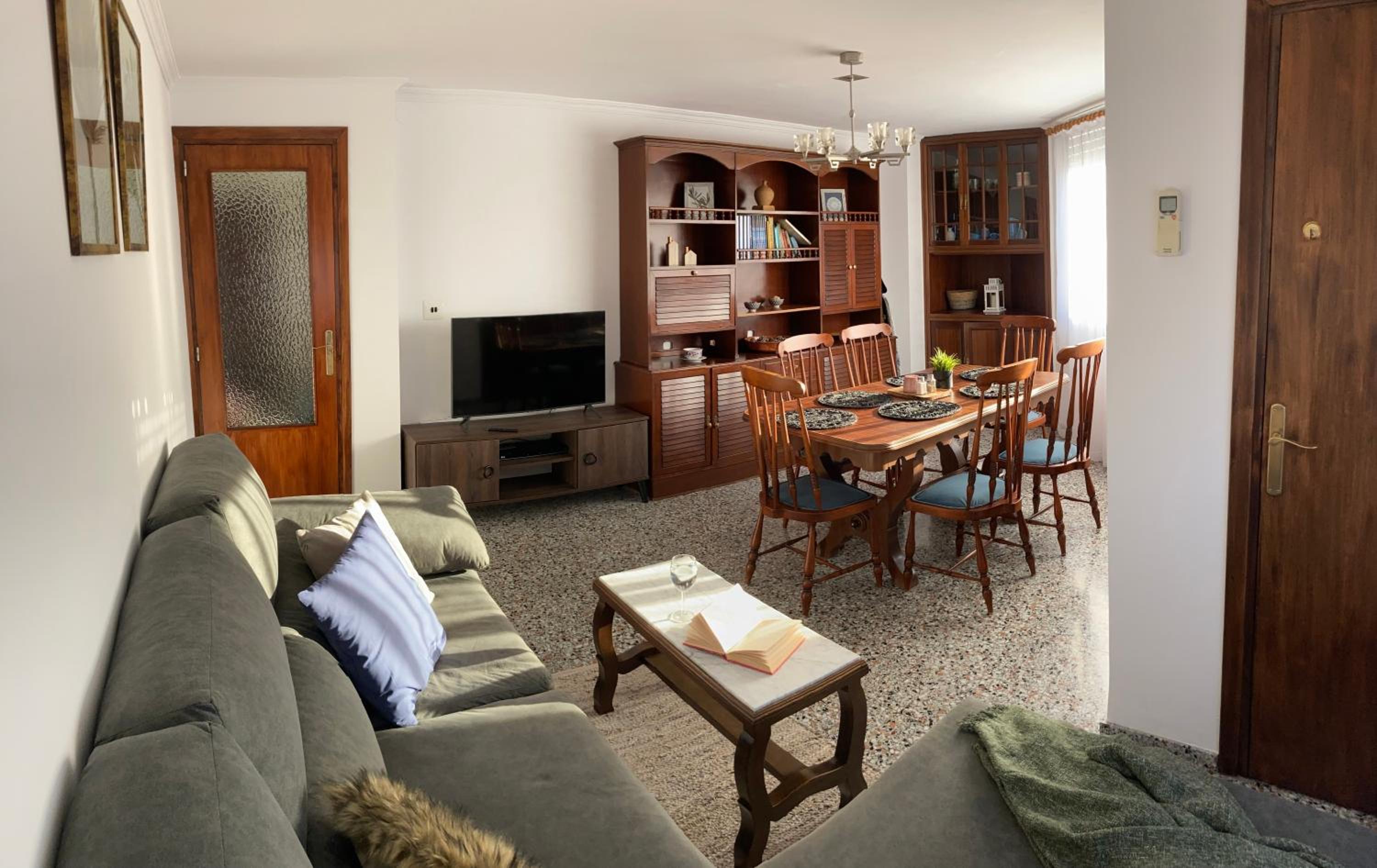 Three-Bedroom Apartment photo 3