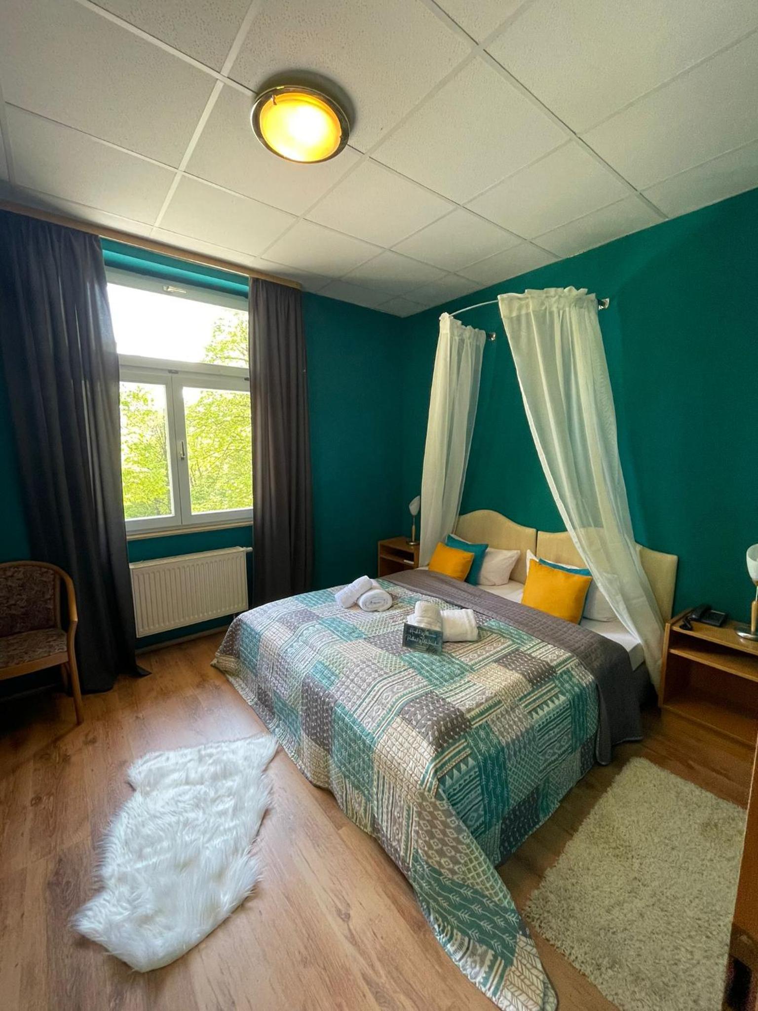 Double Room - Photo 12