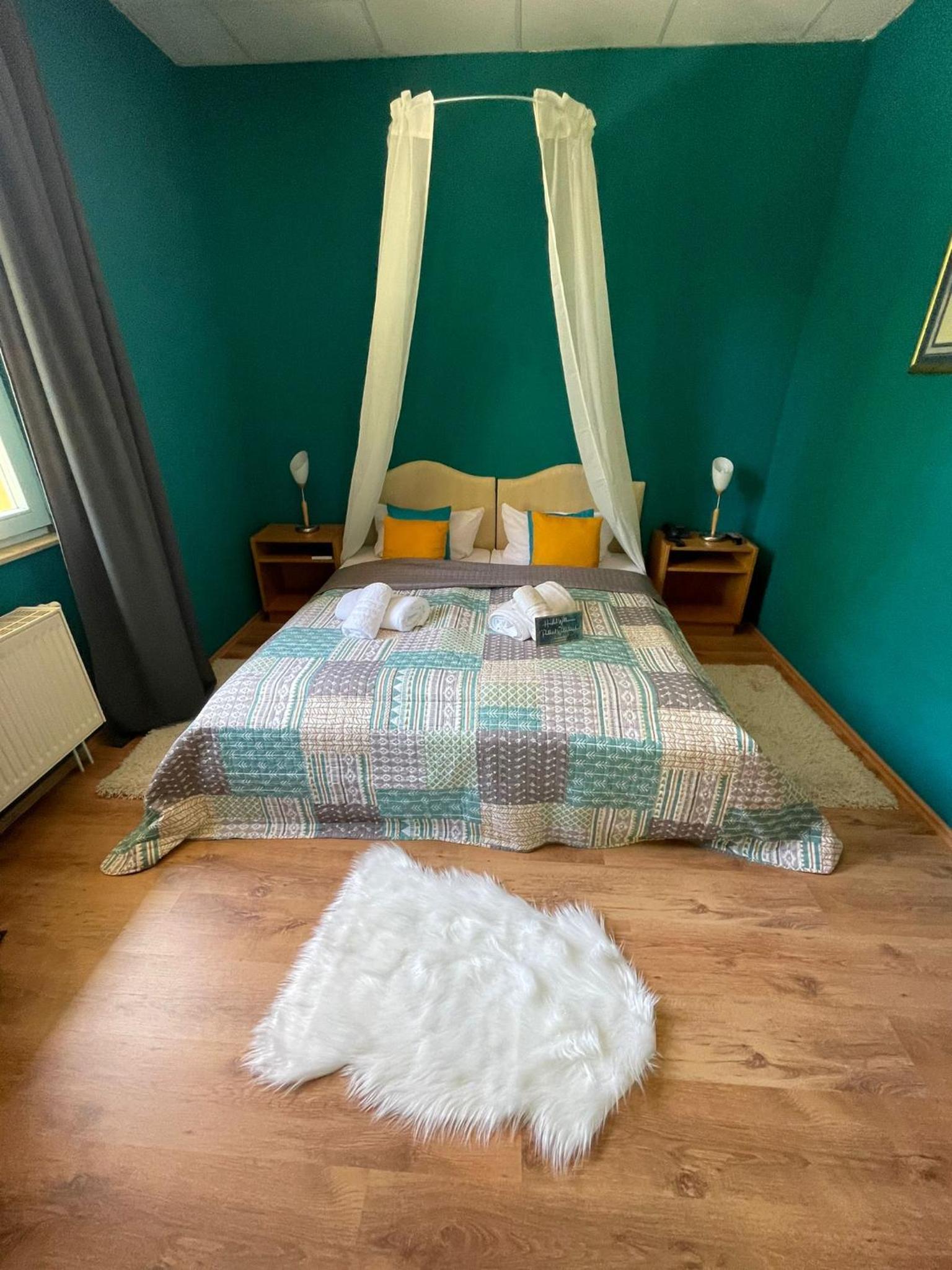 Double Room - Photo 6