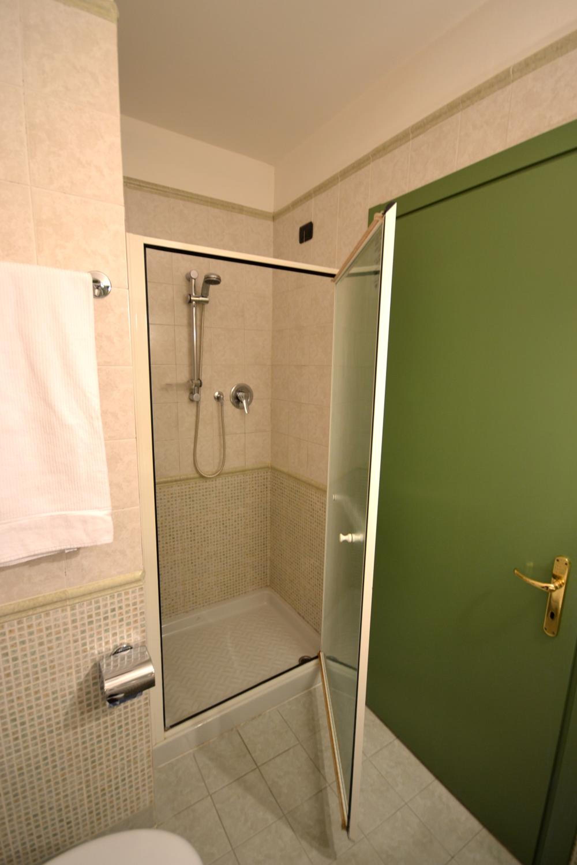 Double or Twin Room - Photo 4