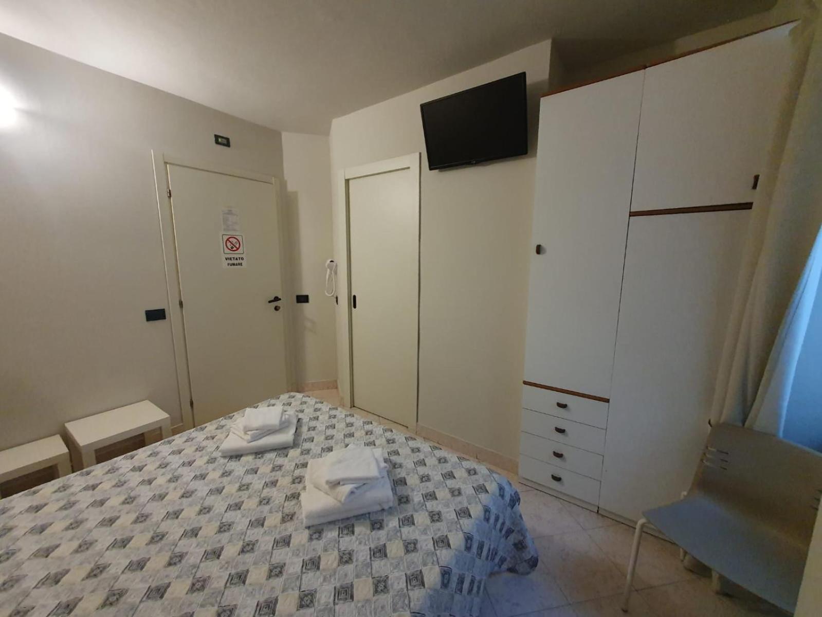 Double or Twin Room with Bathroom photo 3