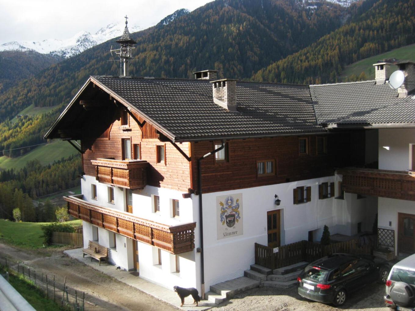 Three-Bedroom Apartment with Mountain View photo 2