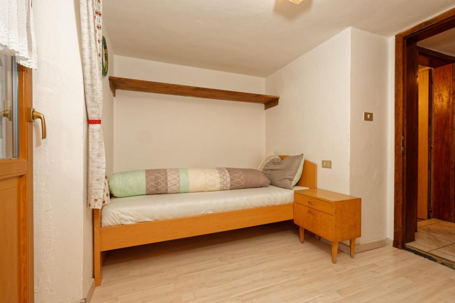 Three-Bedroom Apartment with Mountain View photo 1