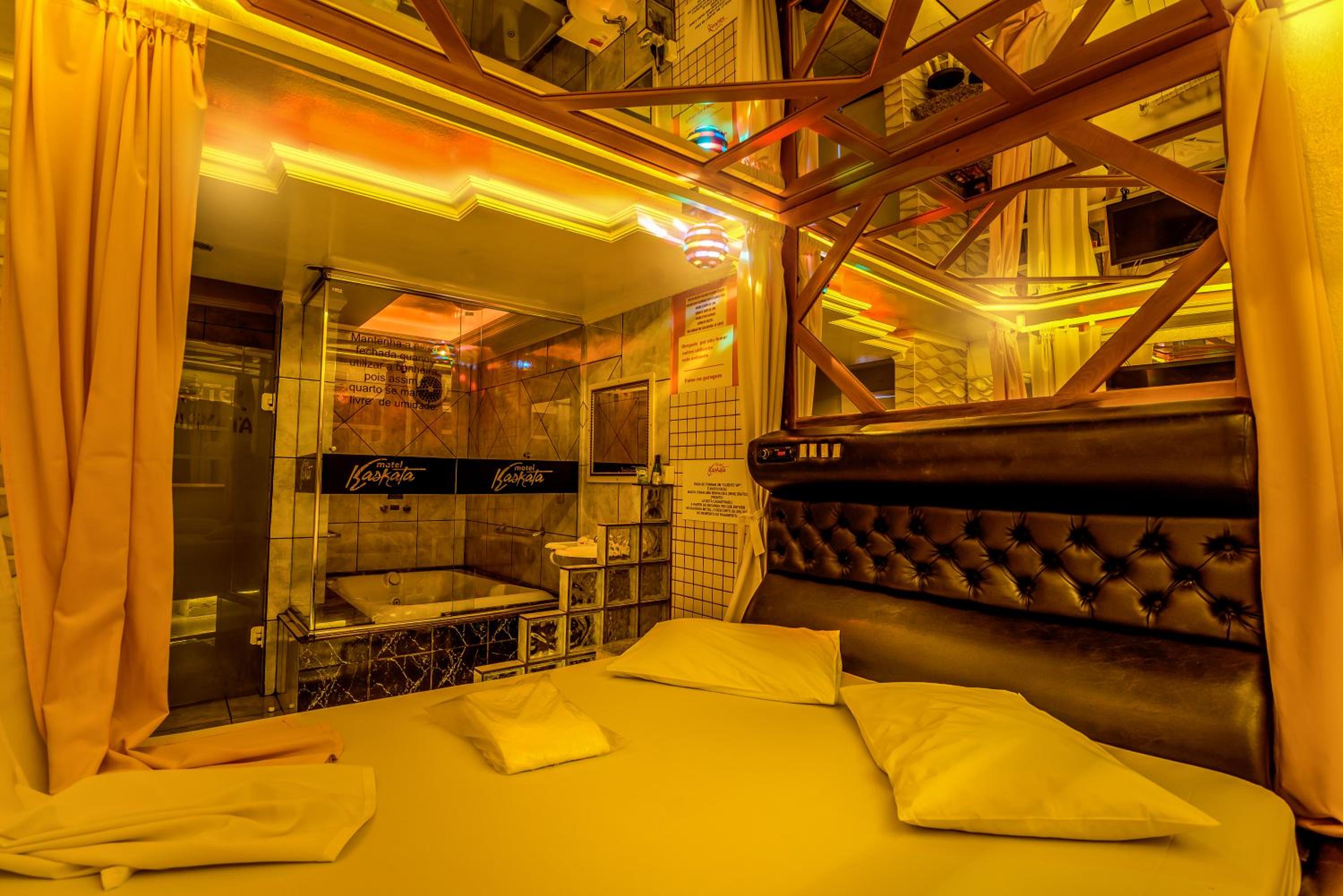 Suite with Hot Tub