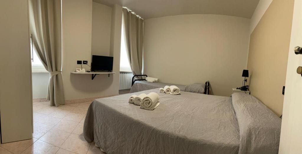 Triple Room with Bathroom photo 2