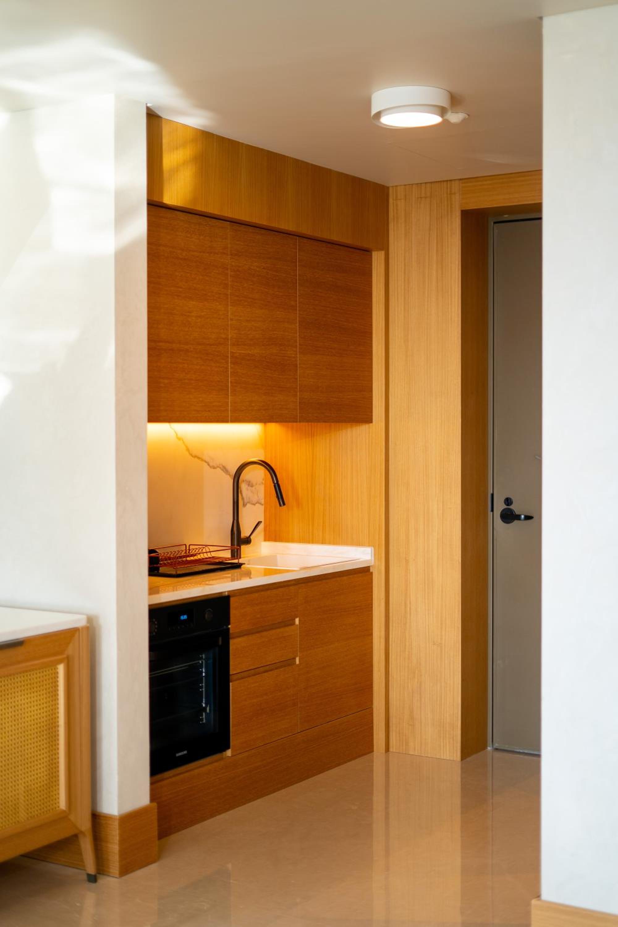 Suite - Photo 7