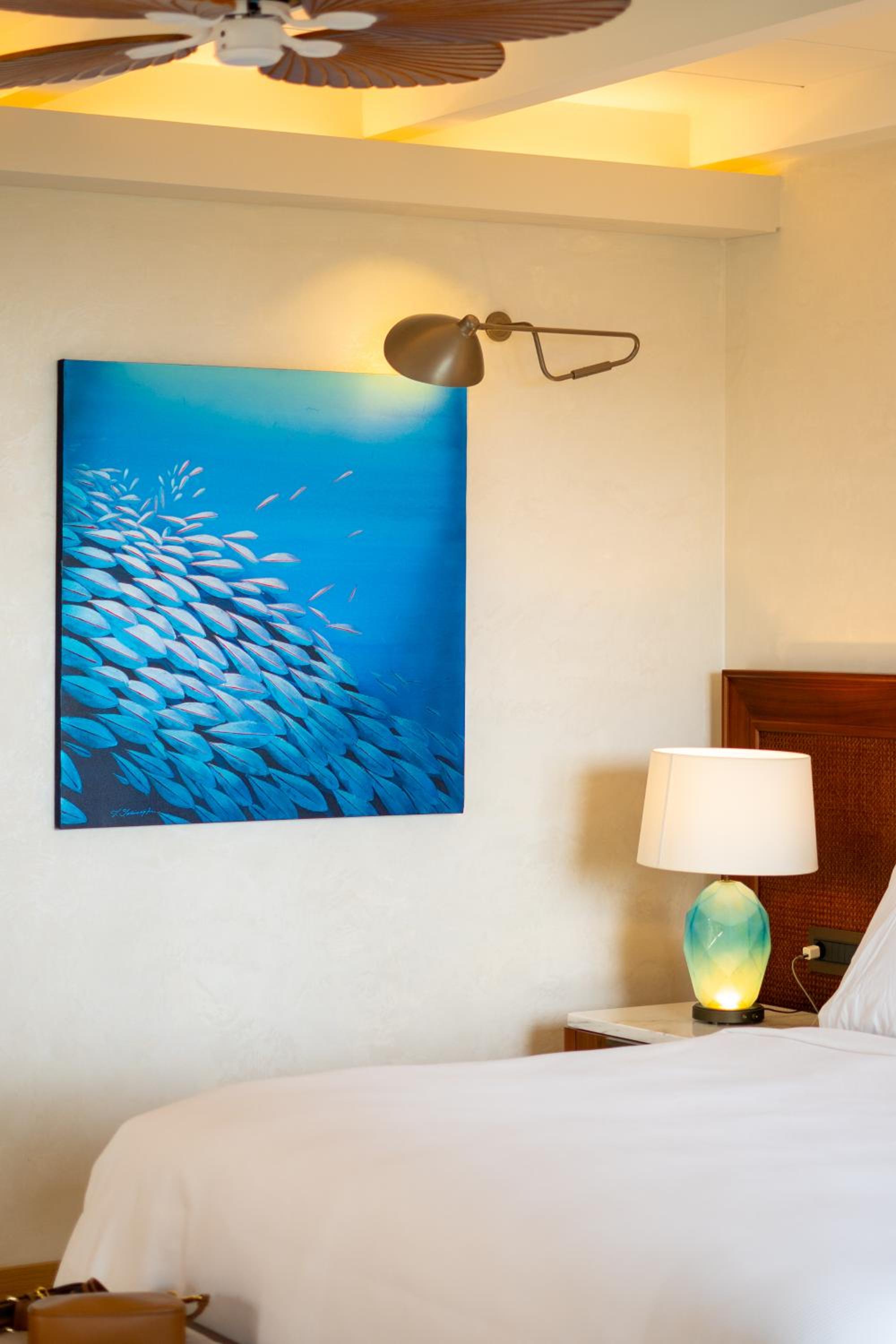 Suite - Photo 1