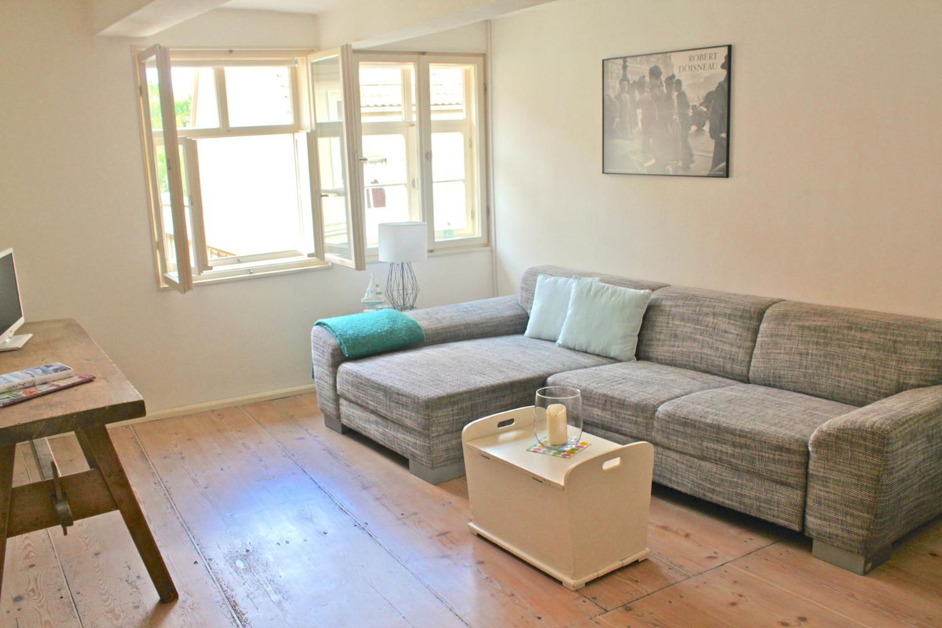 One-Bedroom Apartment photo 1