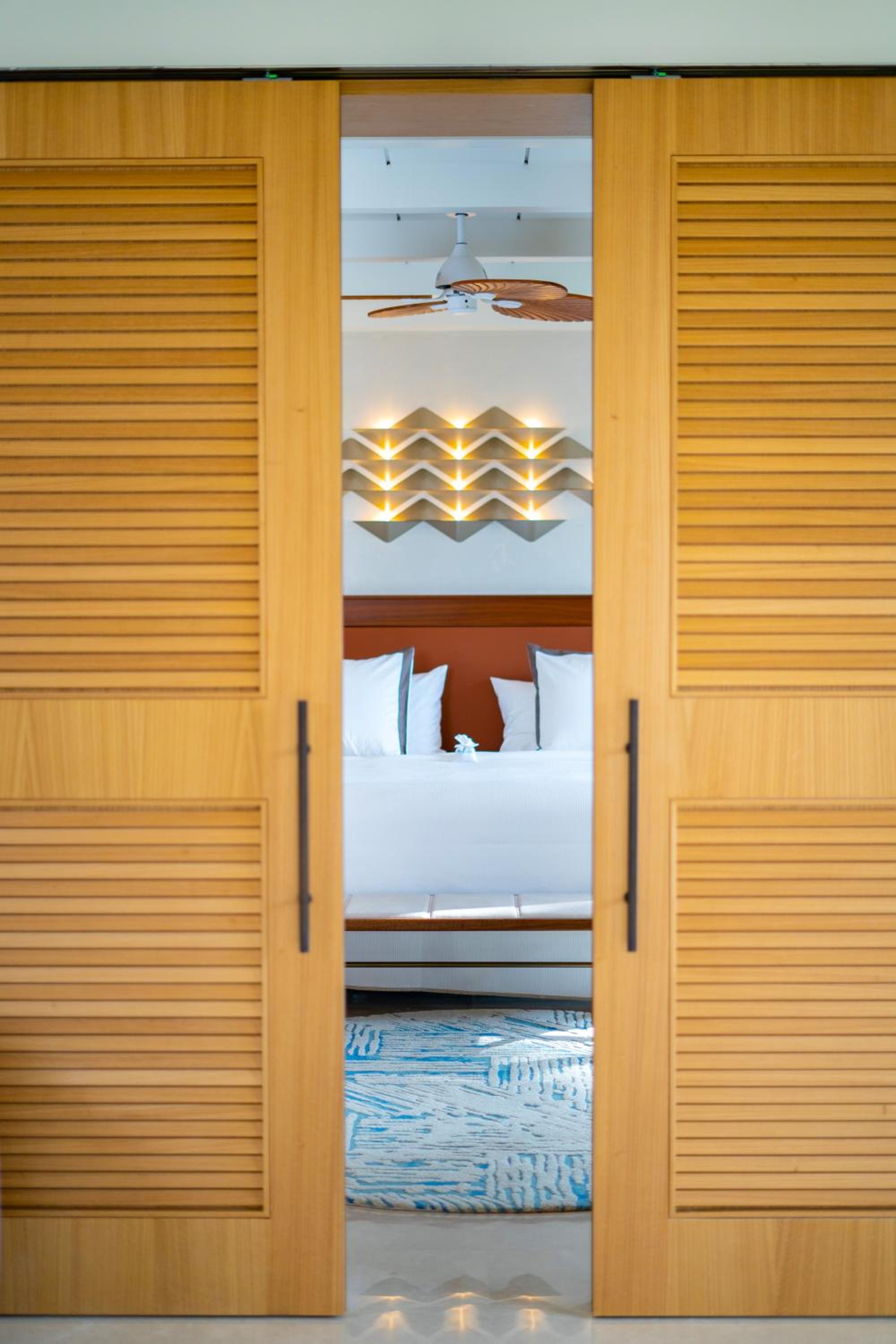 Suite - Photo 10