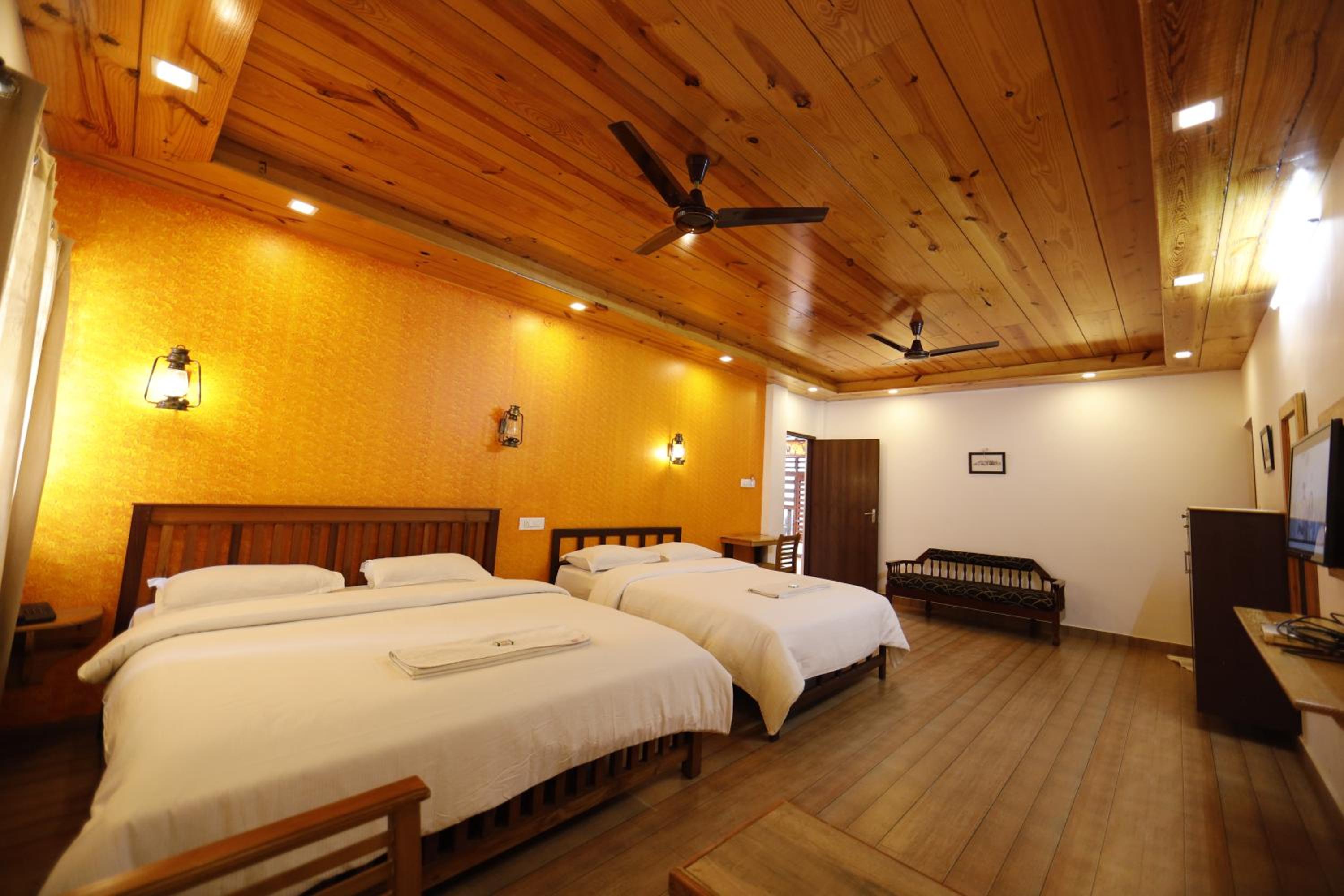 Economy Quadruple Room photo 3