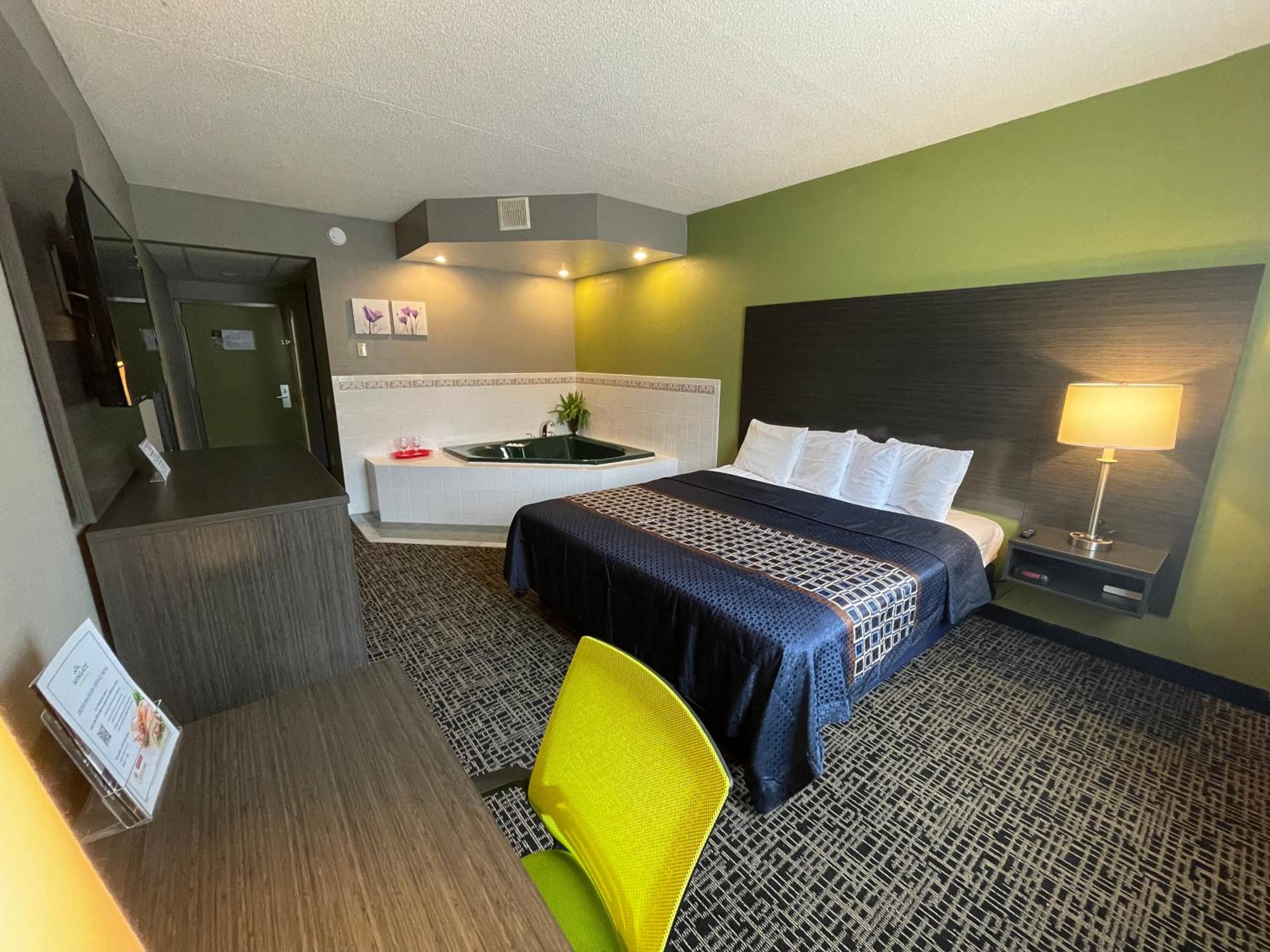 Deluxe King Suite - Non-Smoking photo 1