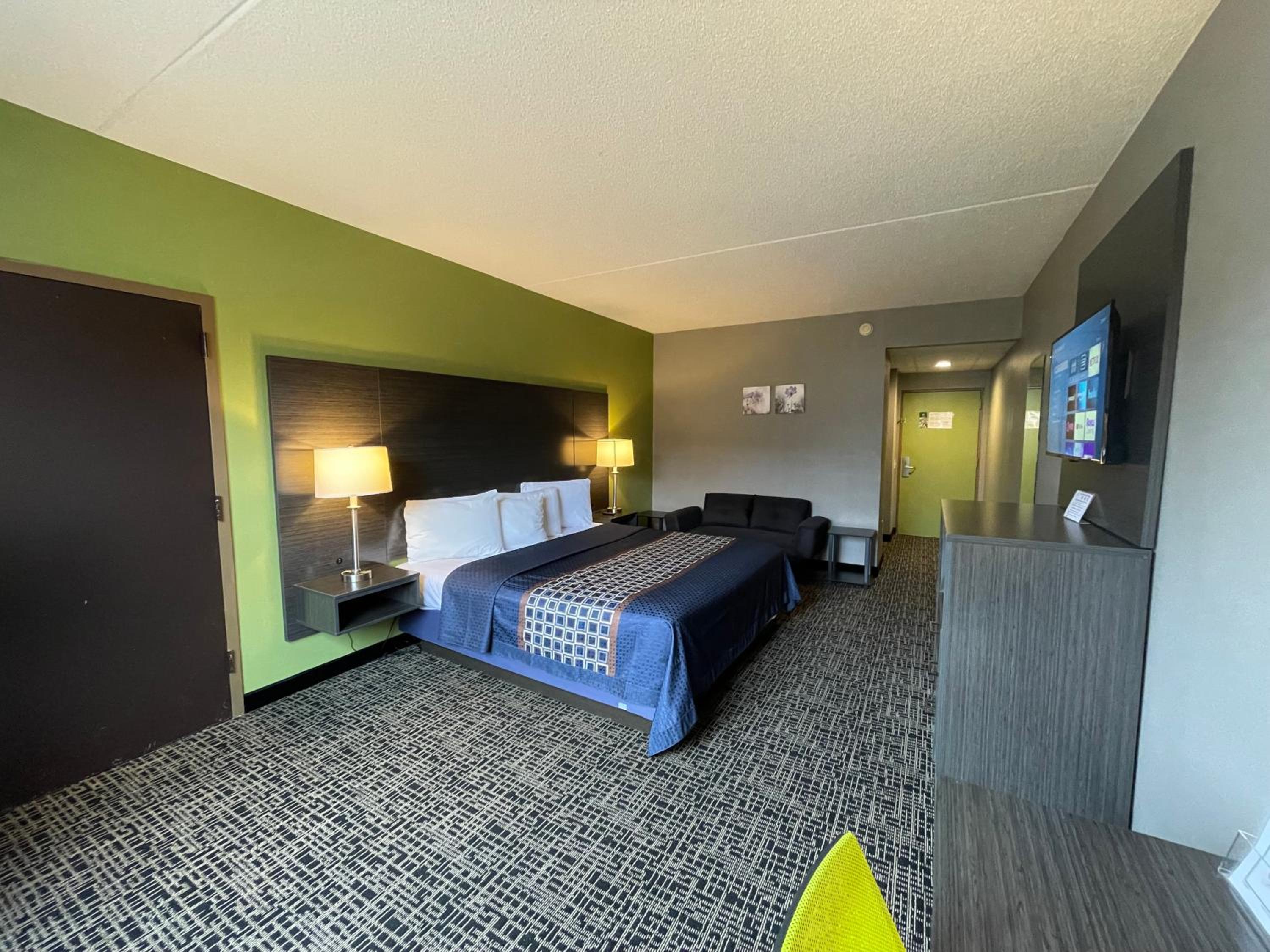 King Suite - Non-Smoking photo 1