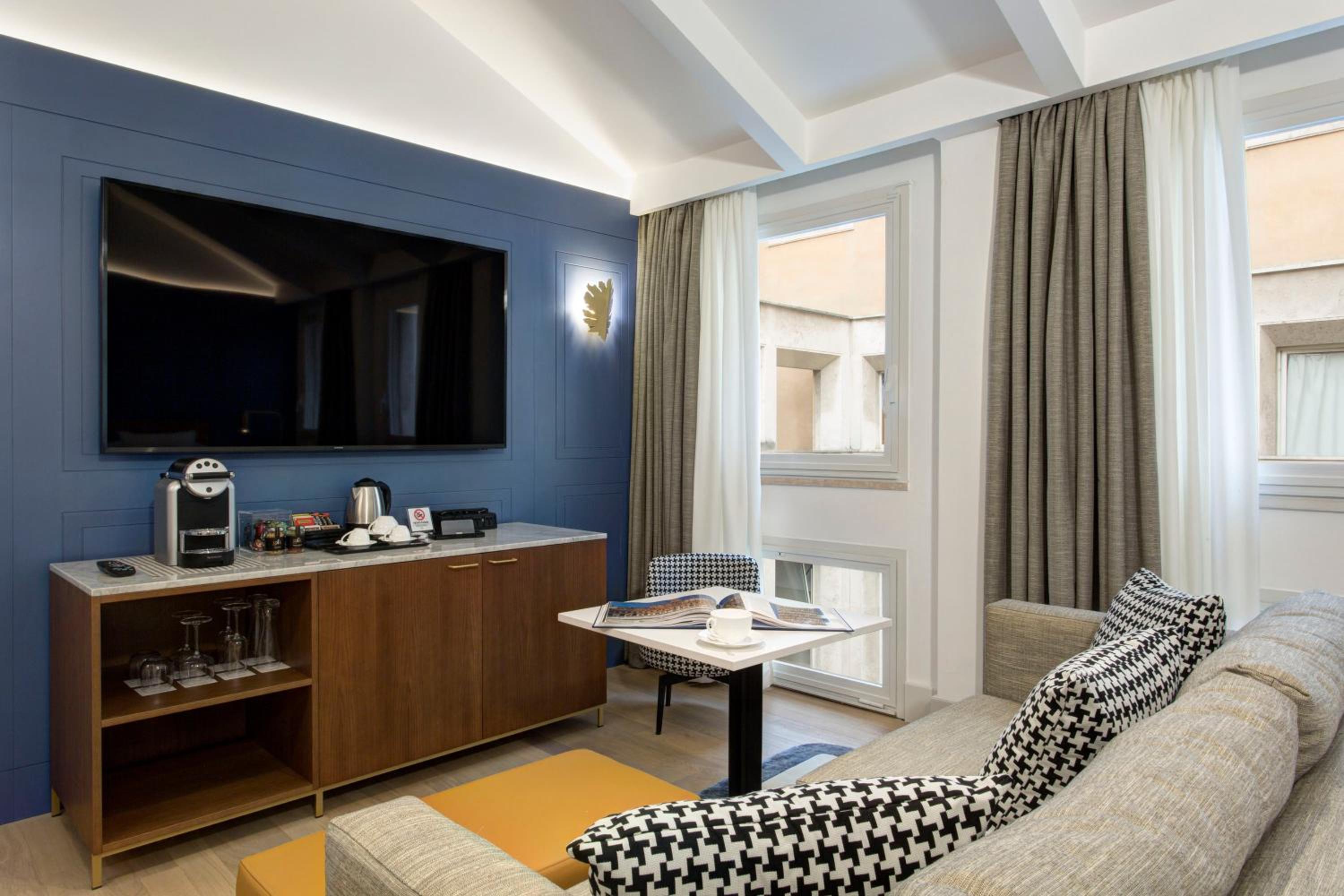 Suite - Separate Building photo 3