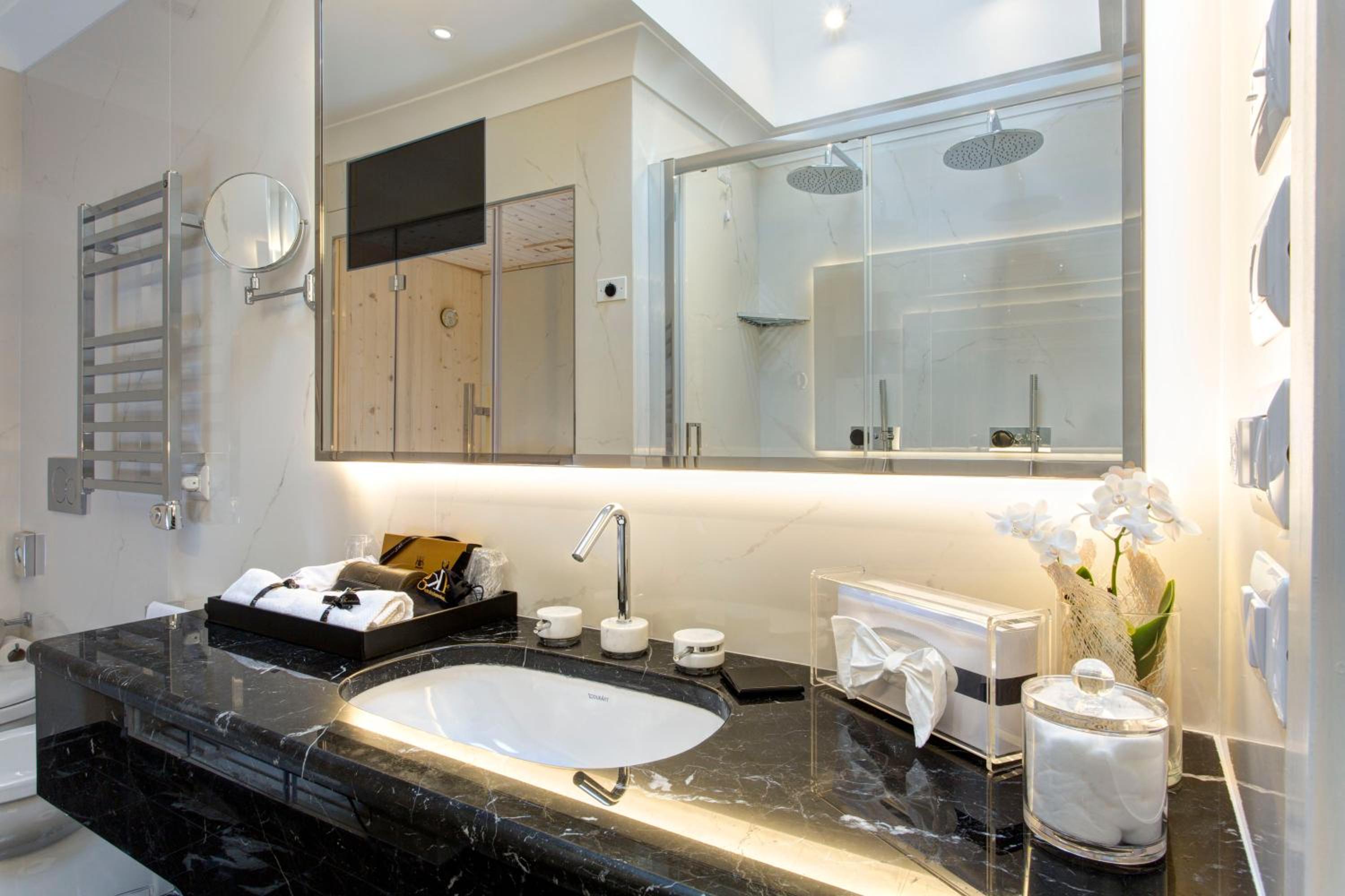 Suite - Separate Building photo 2