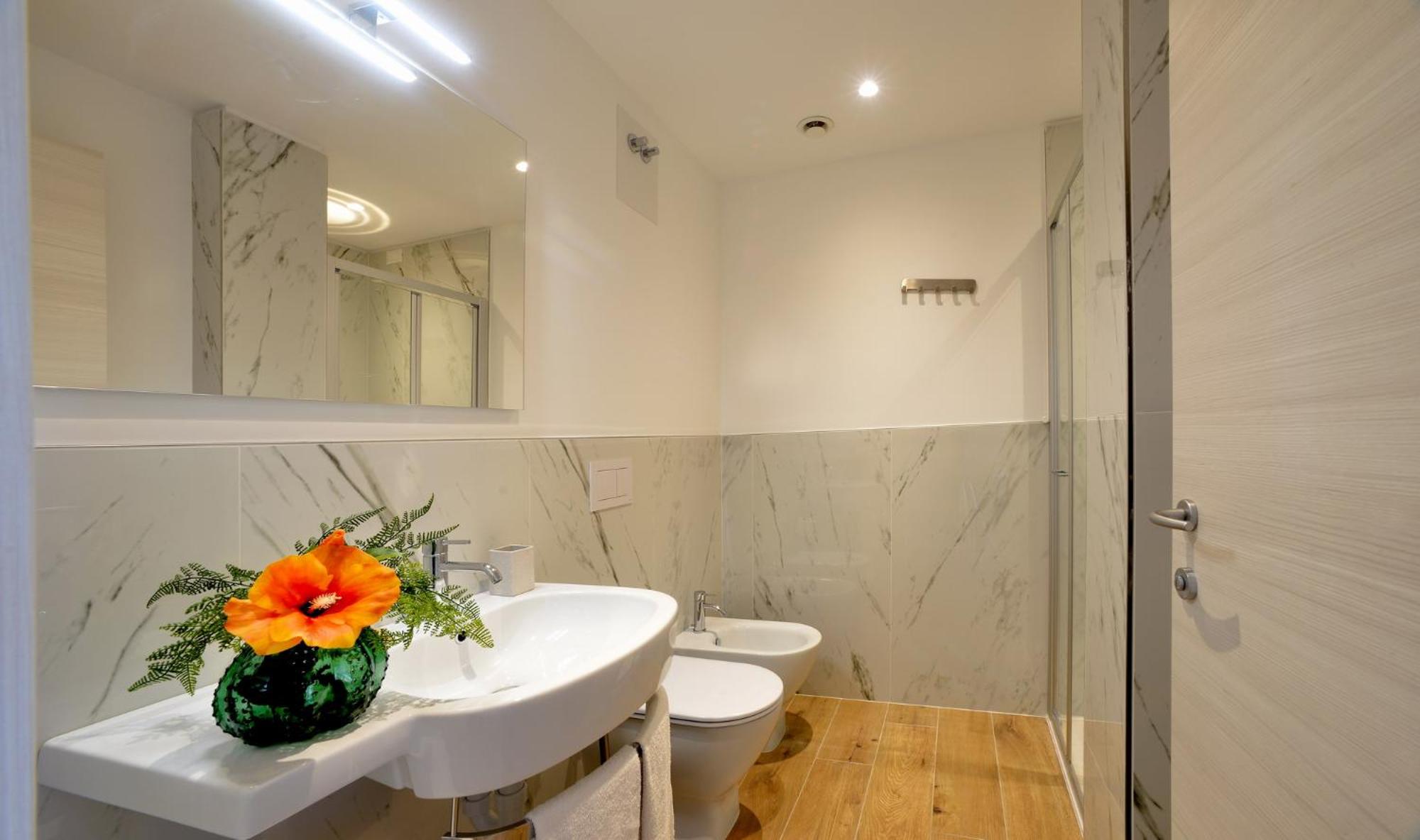 Double Room - Photo 15