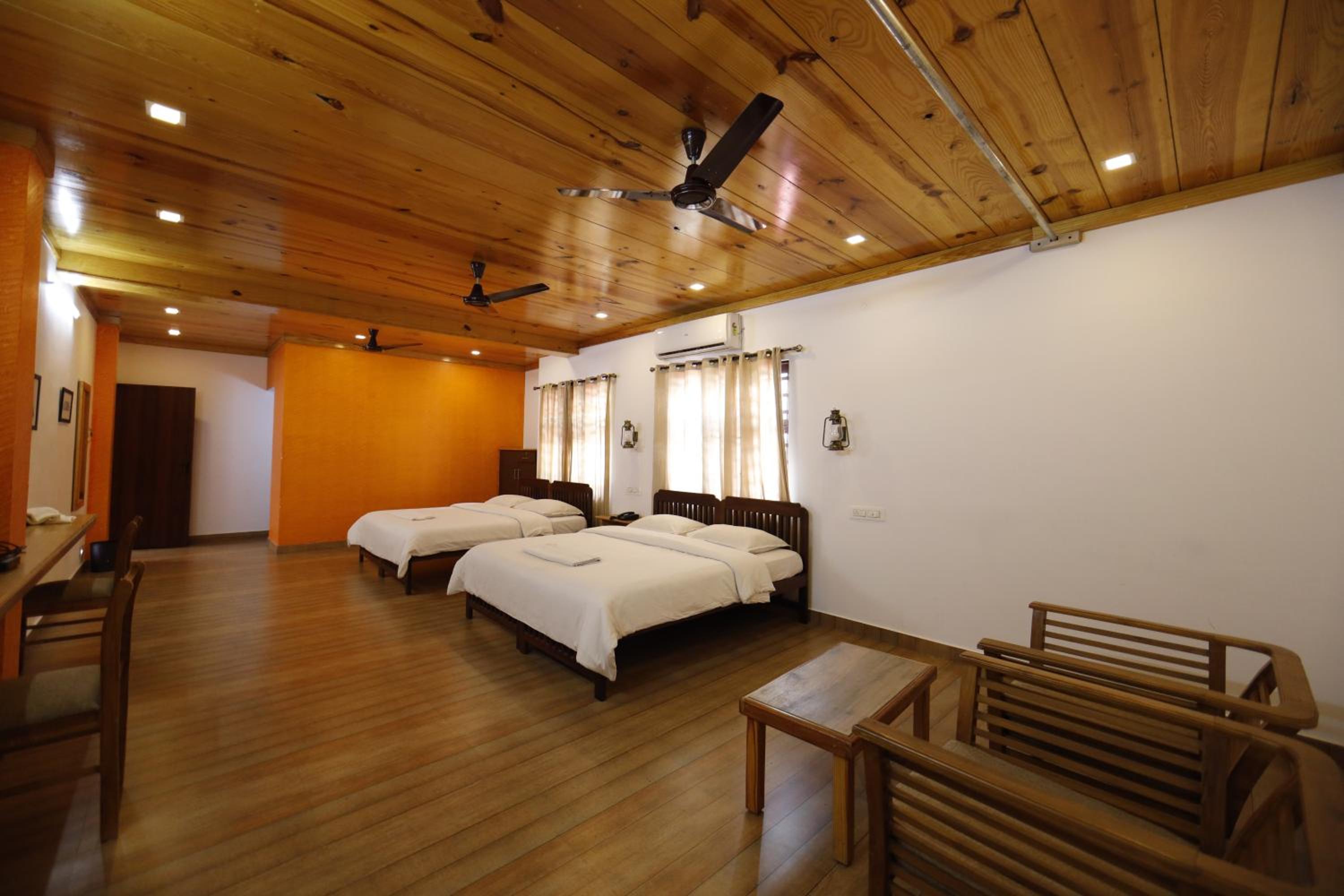 Economy Quadruple Room photo 3