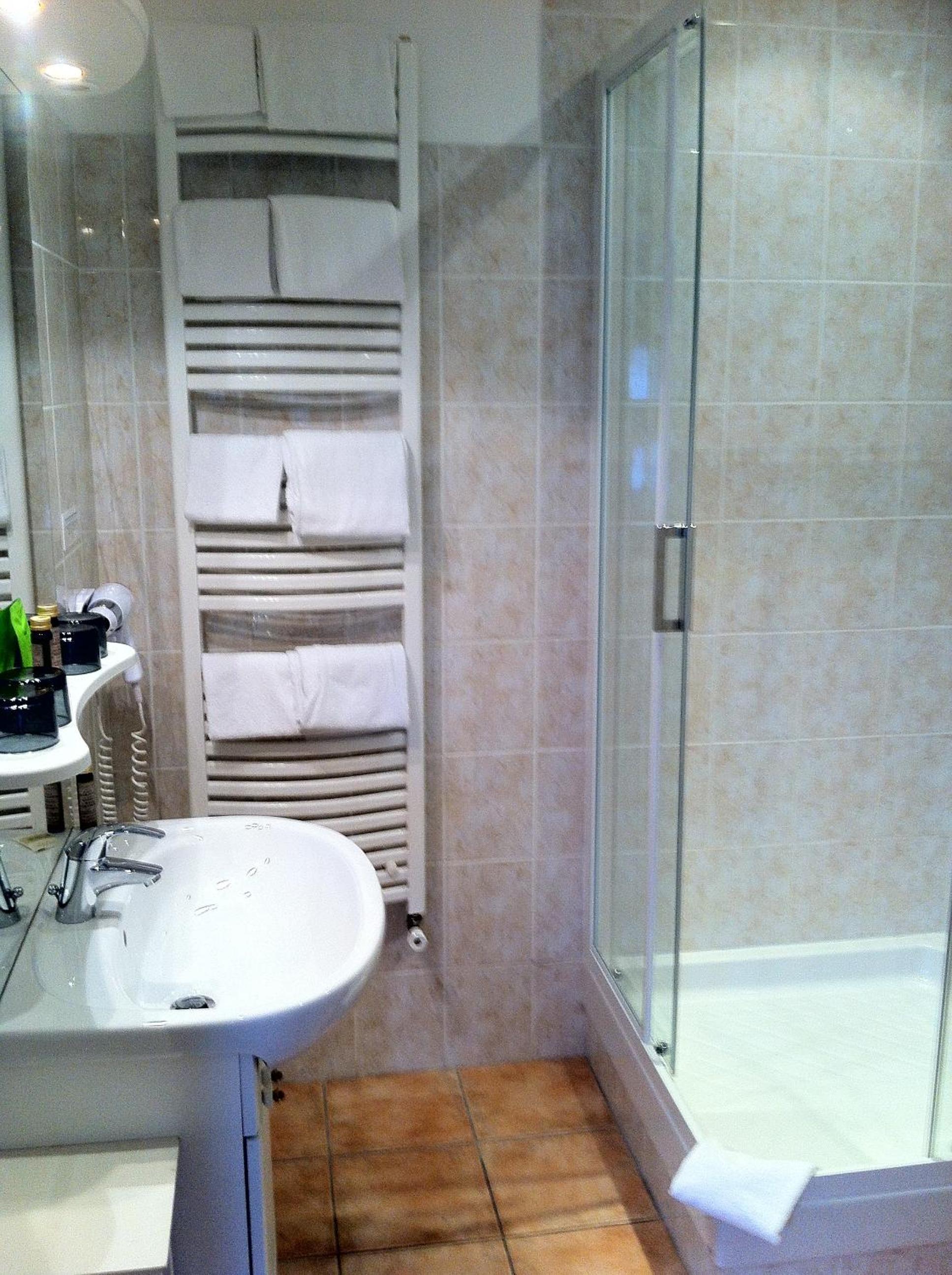Quadruple Room - Photo 7