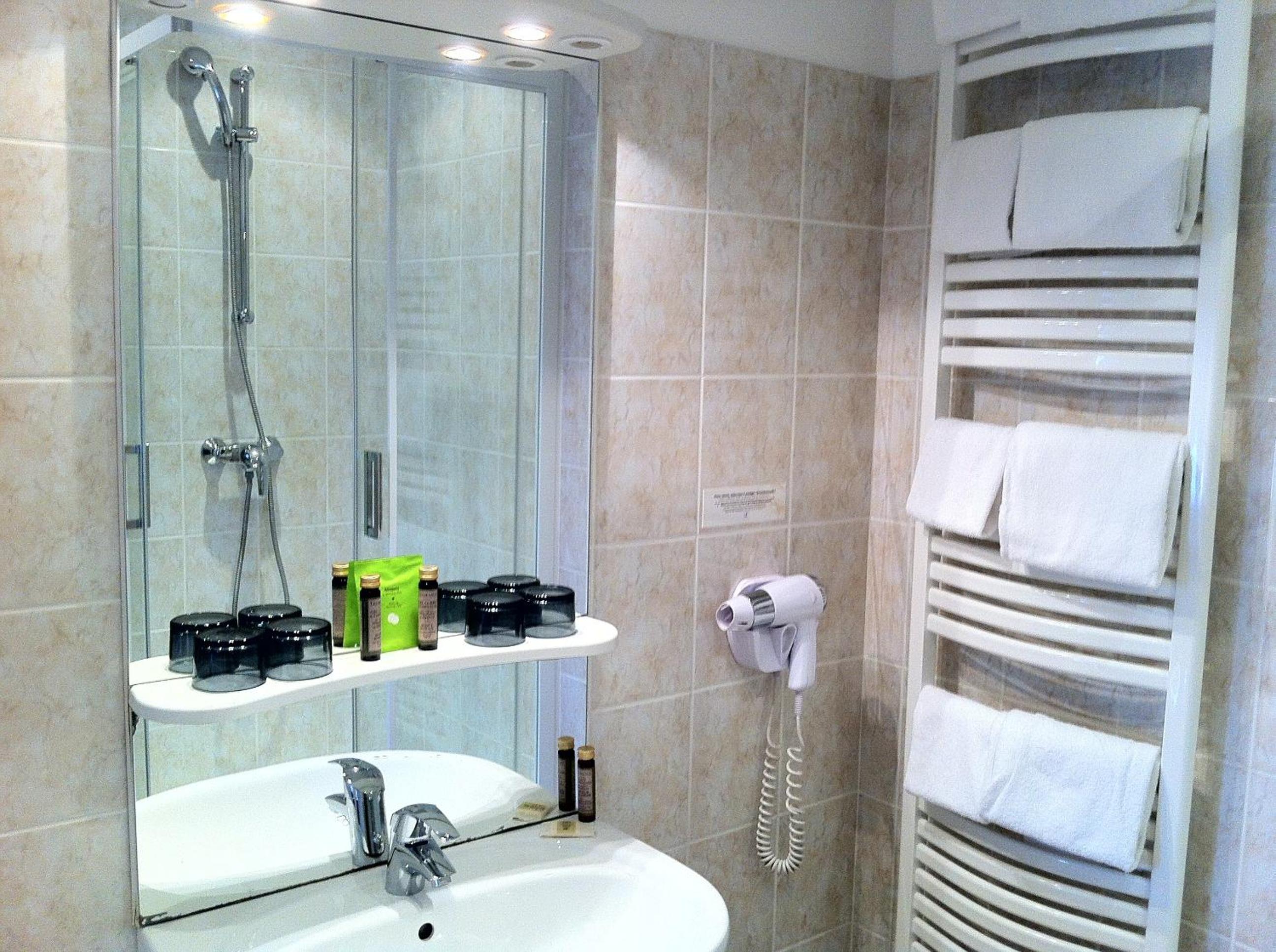 Quadruple Room - Photo 6