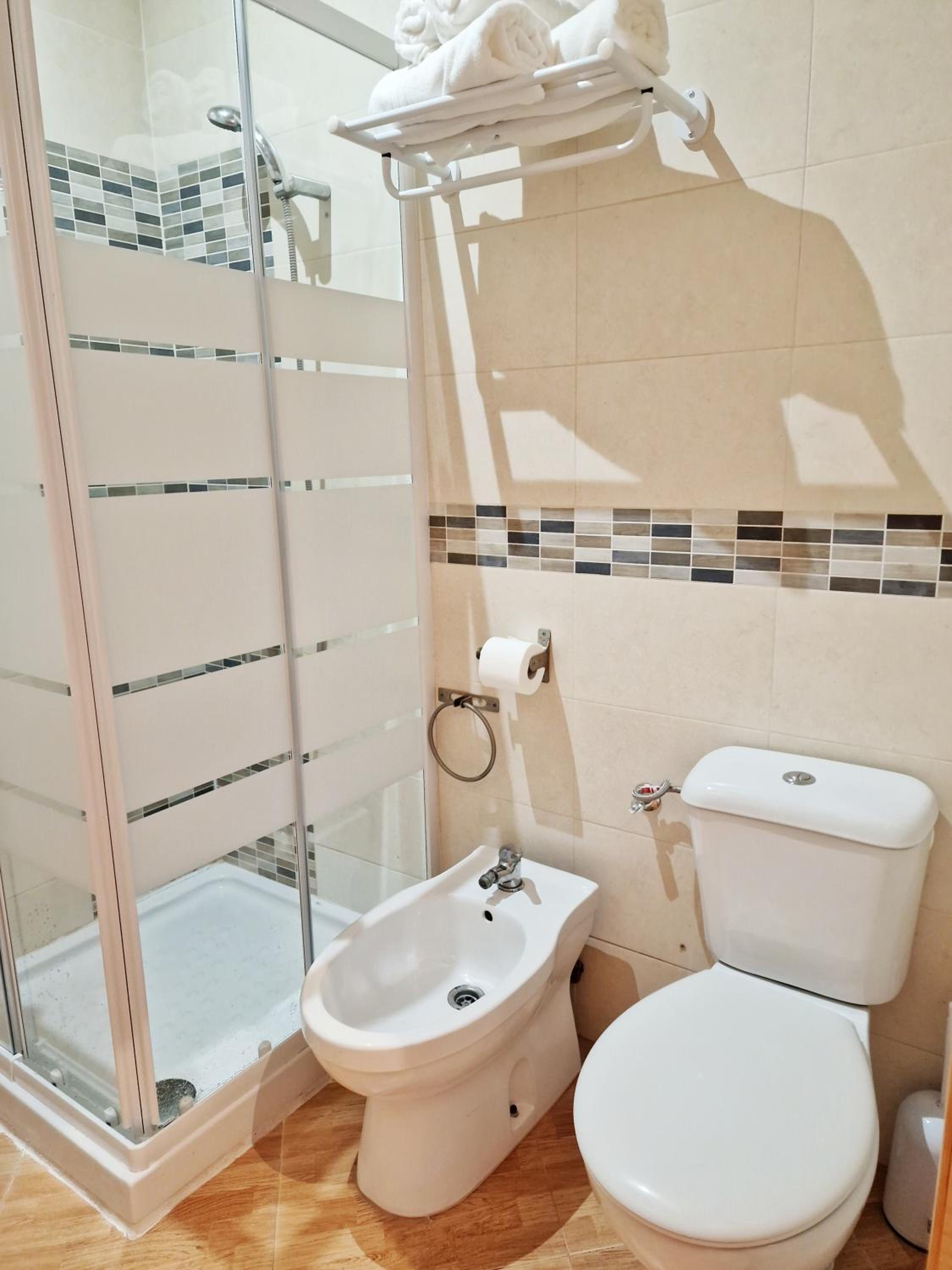 Double Room with Private Bathroom photo 2