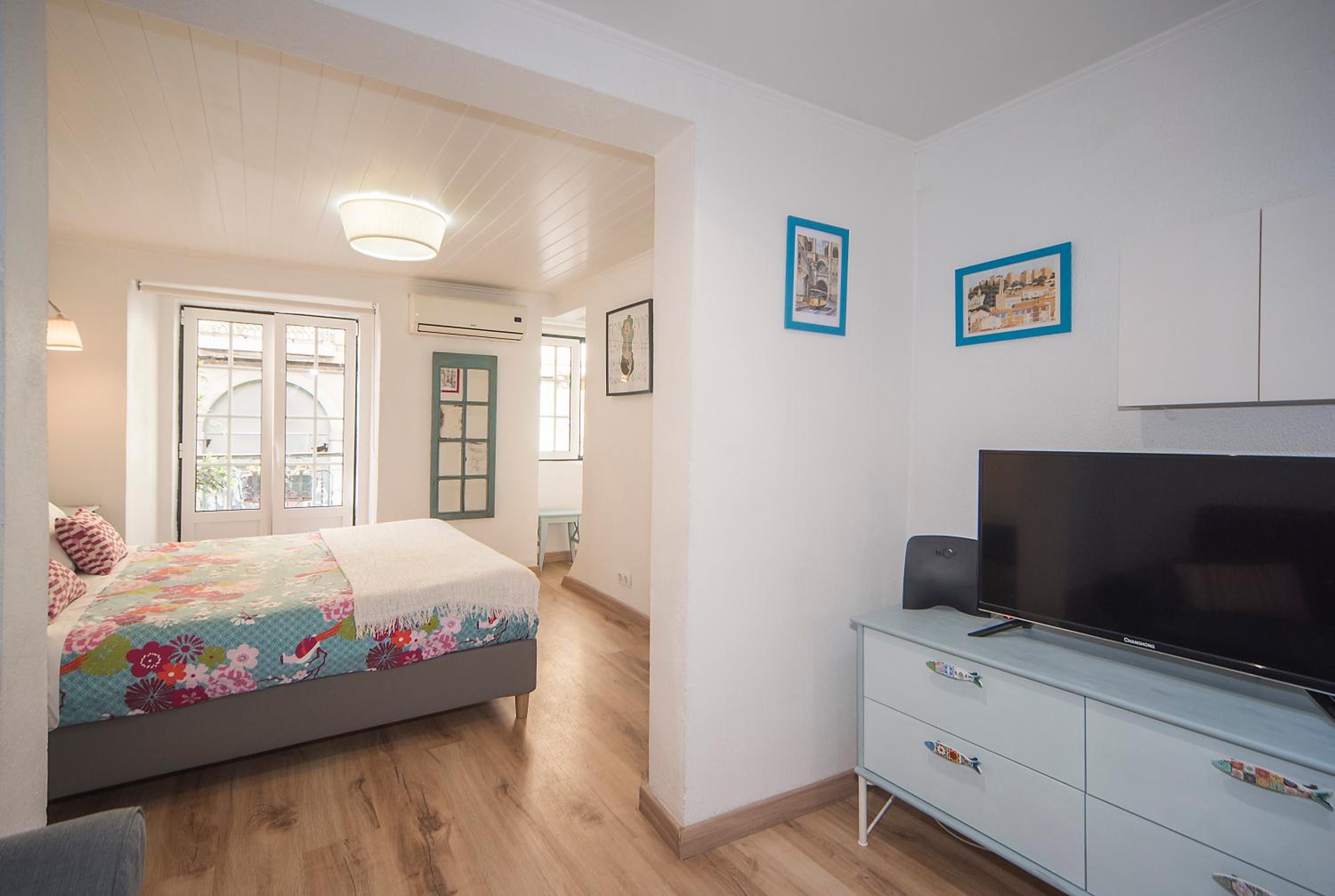 Apartment with Balcony photo 3