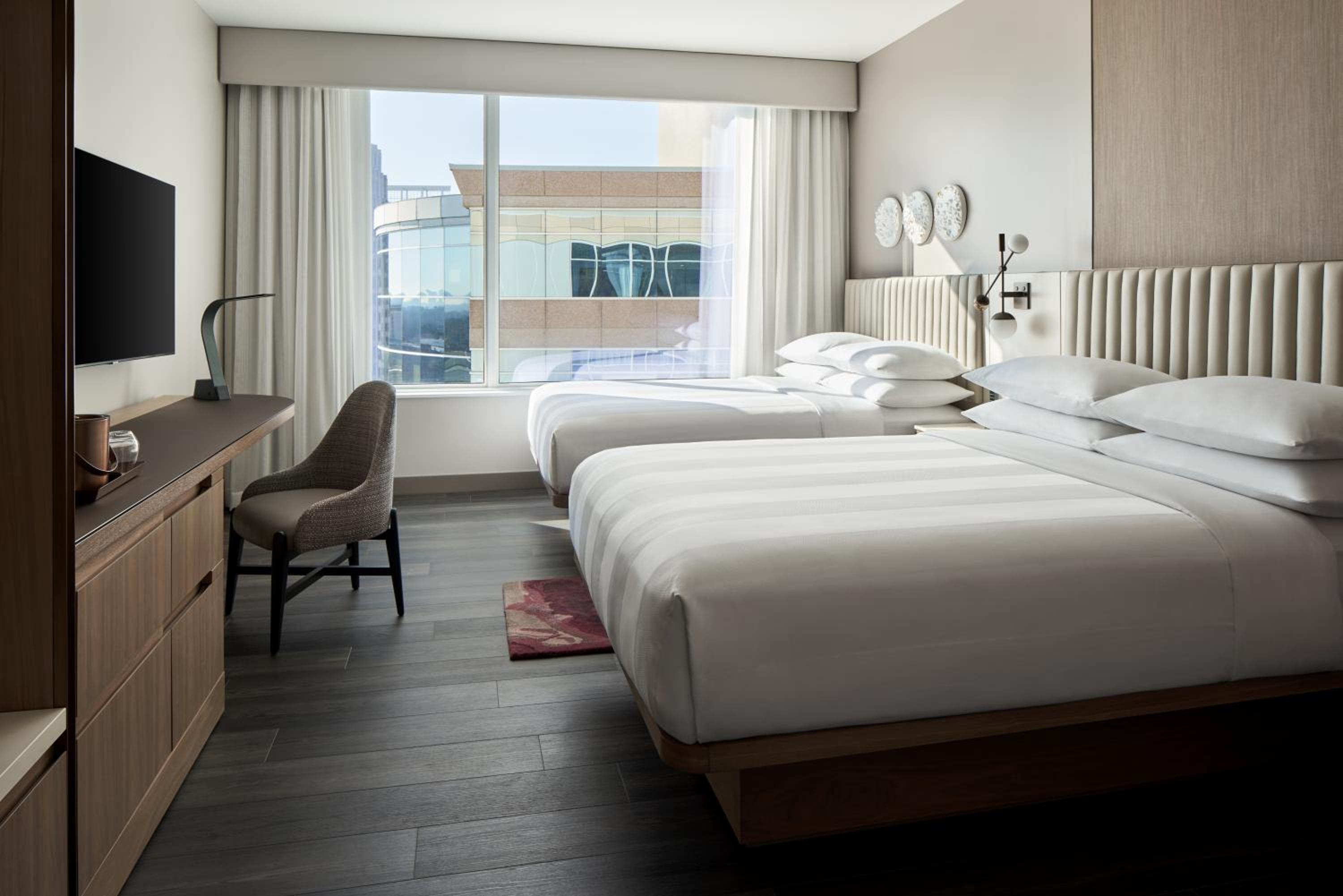 Guest room, 2 Queen, City View