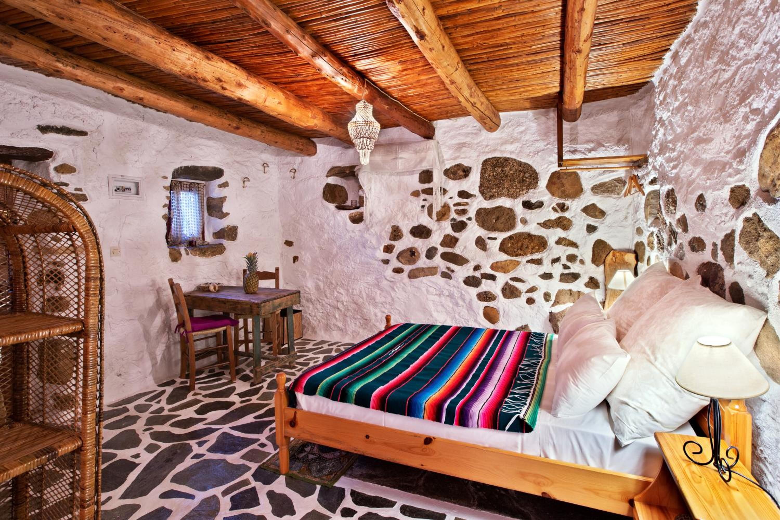 Deluxe Bungalow with Garden View - Photo 9