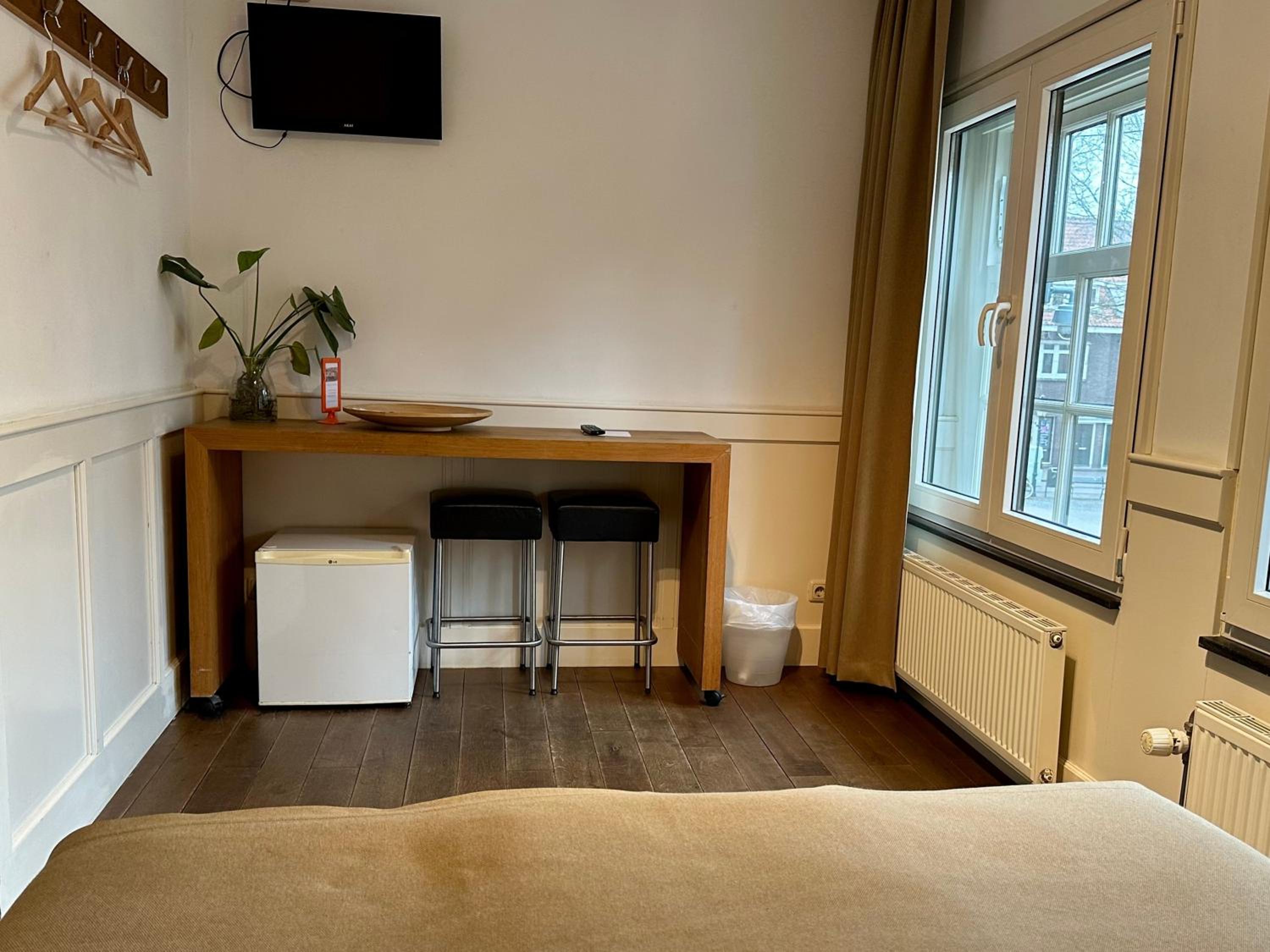 Standard Double Room with Shared Toilet photo 3