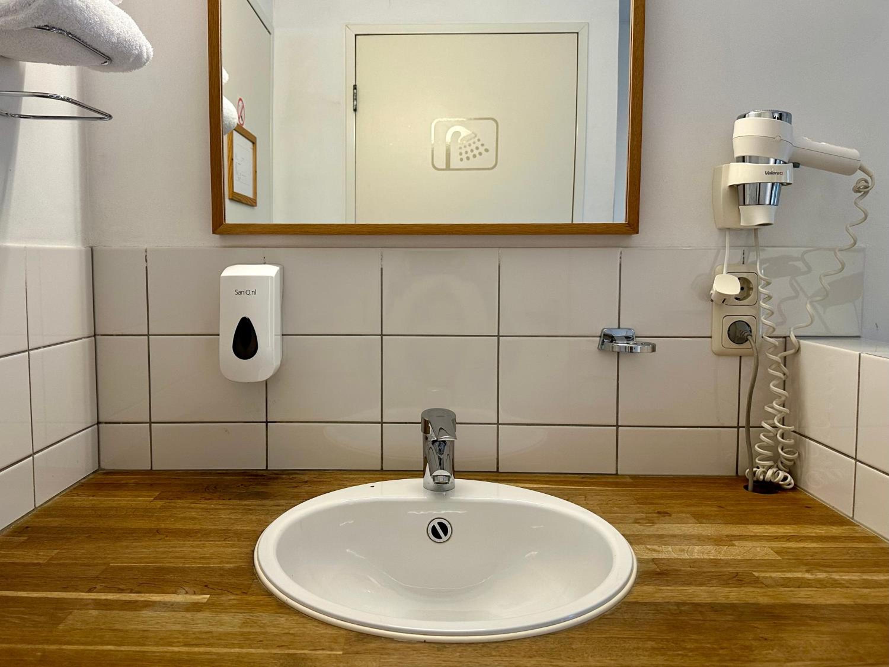 Budget Single Room photo 2