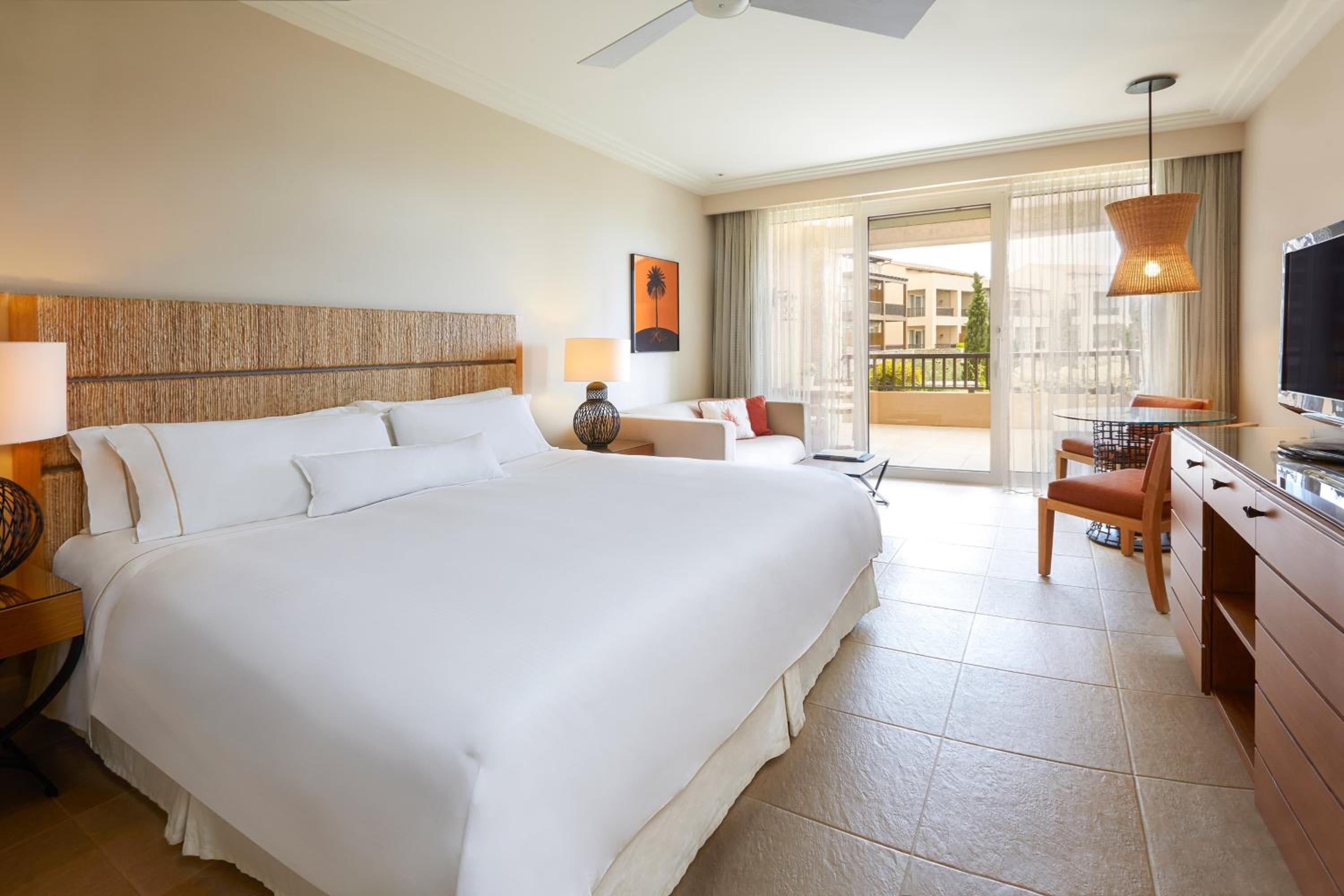 Deluxe Garden View, Guest room, 1 King, Sofa bed, Balcony