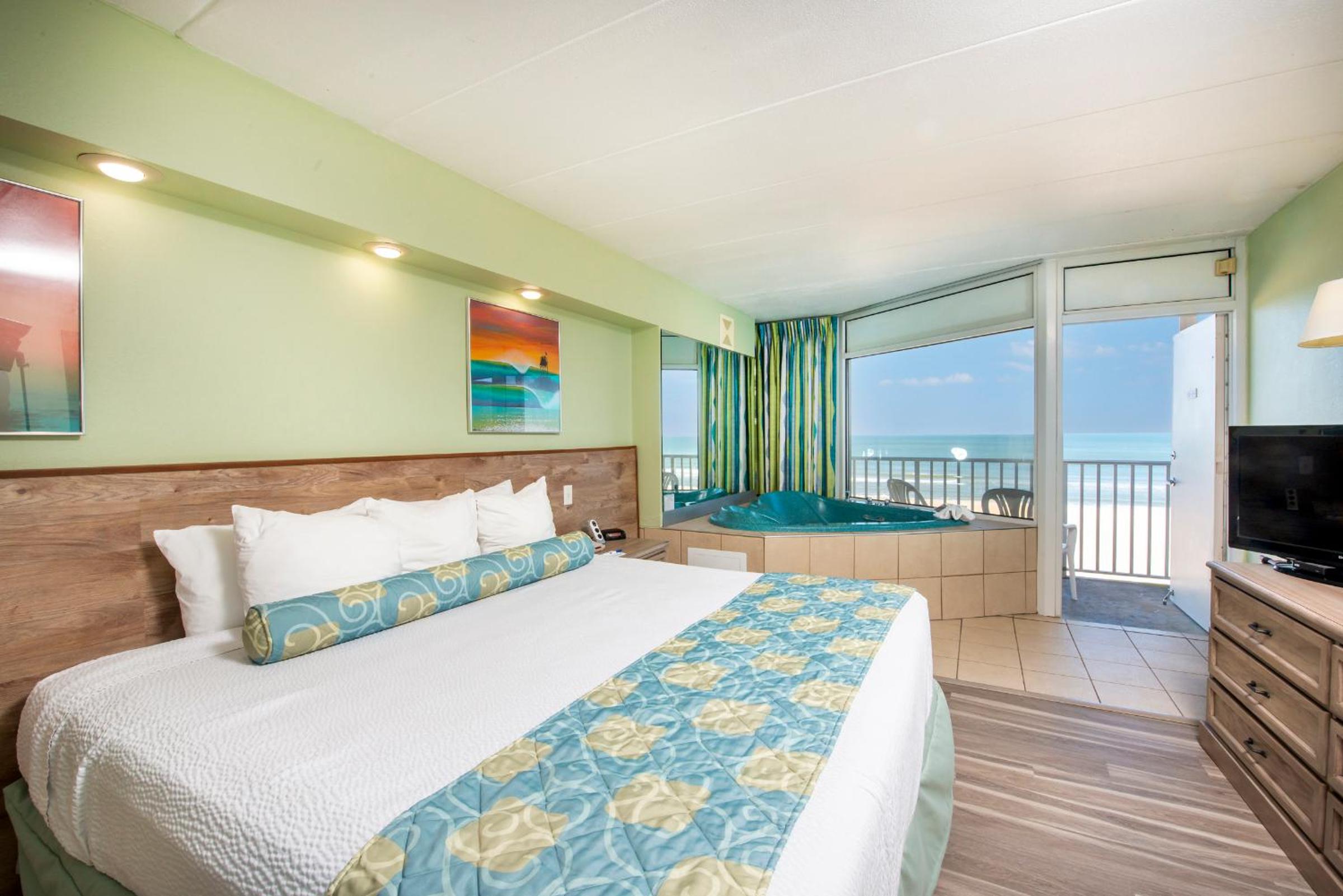 Oceanfront King Whirlpool room photo 1