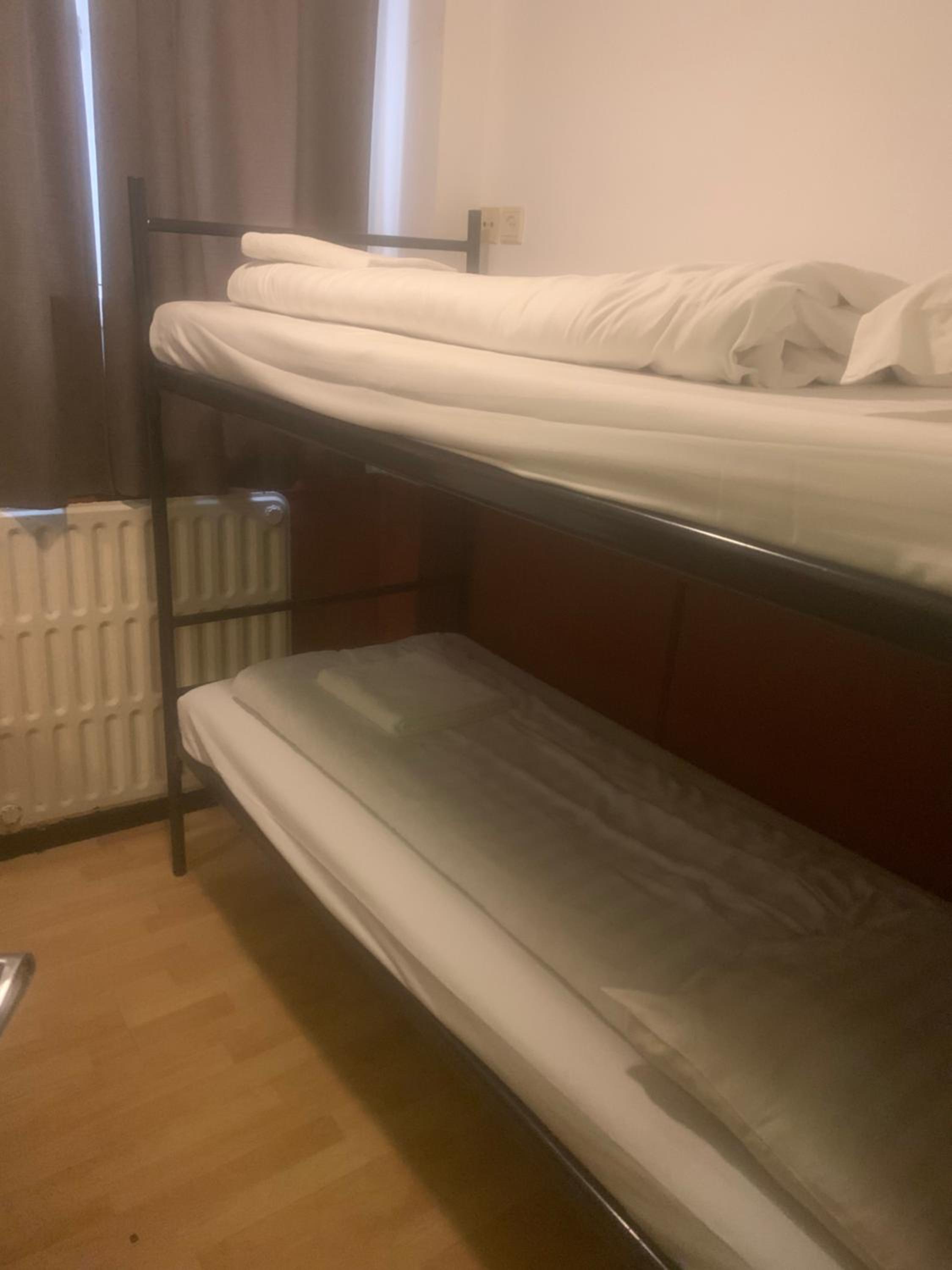 Standard Twin Room with Shared Bathroom photo 3