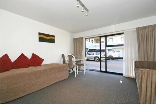 One-Bedroom Suite photo 1