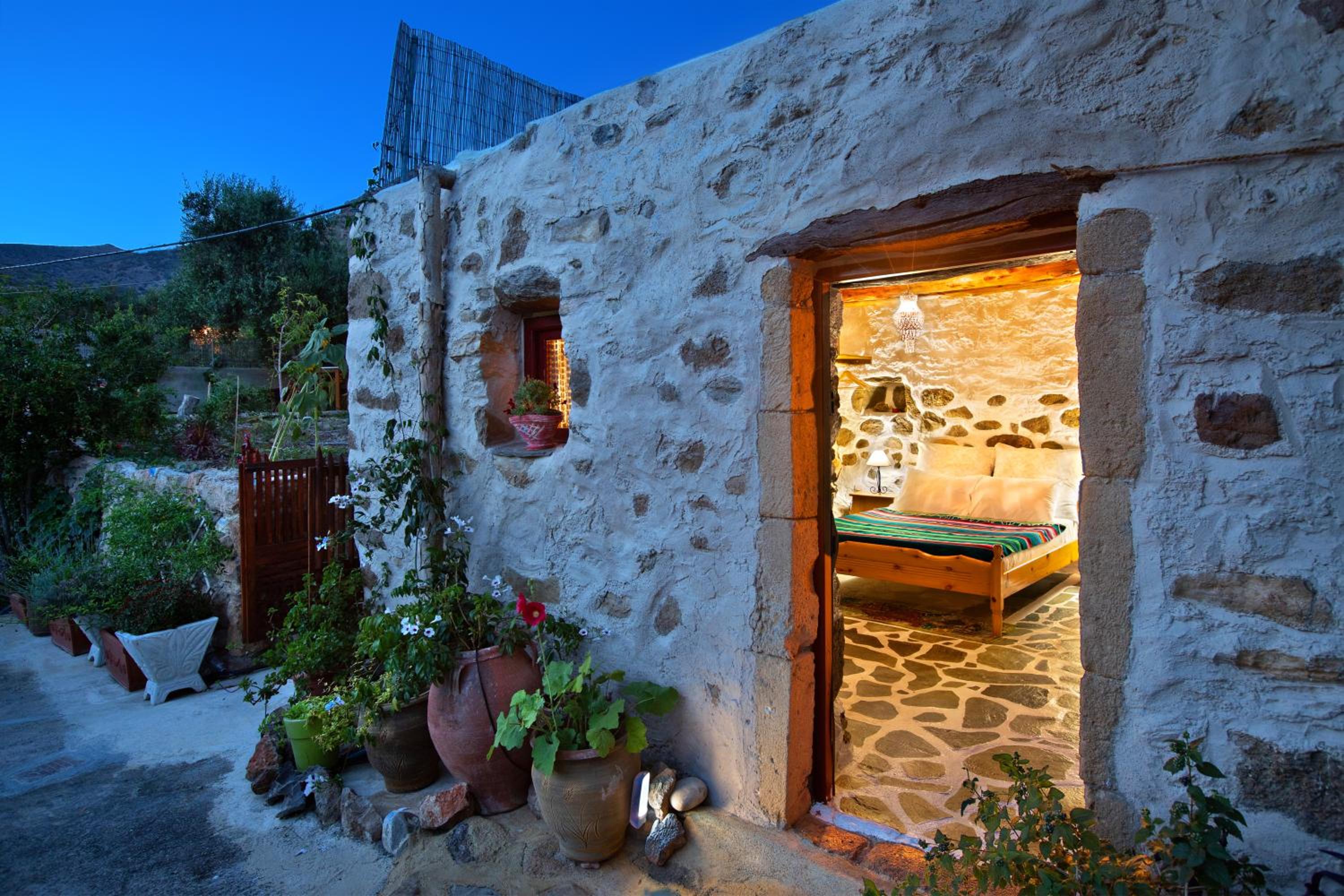 Deluxe Bungalow with Garden View - Photo 6