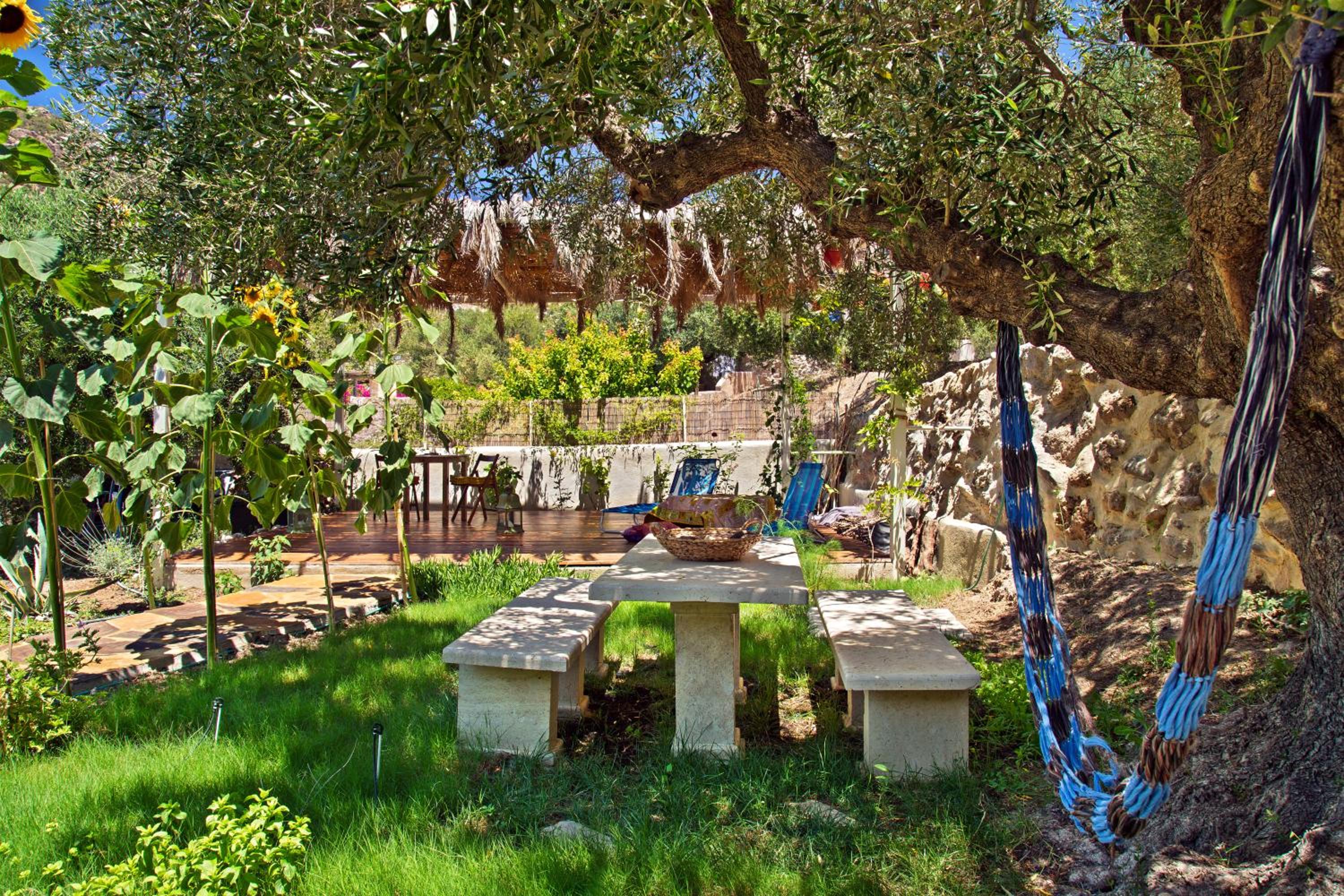 Bungalow with Garden View - Photo 13