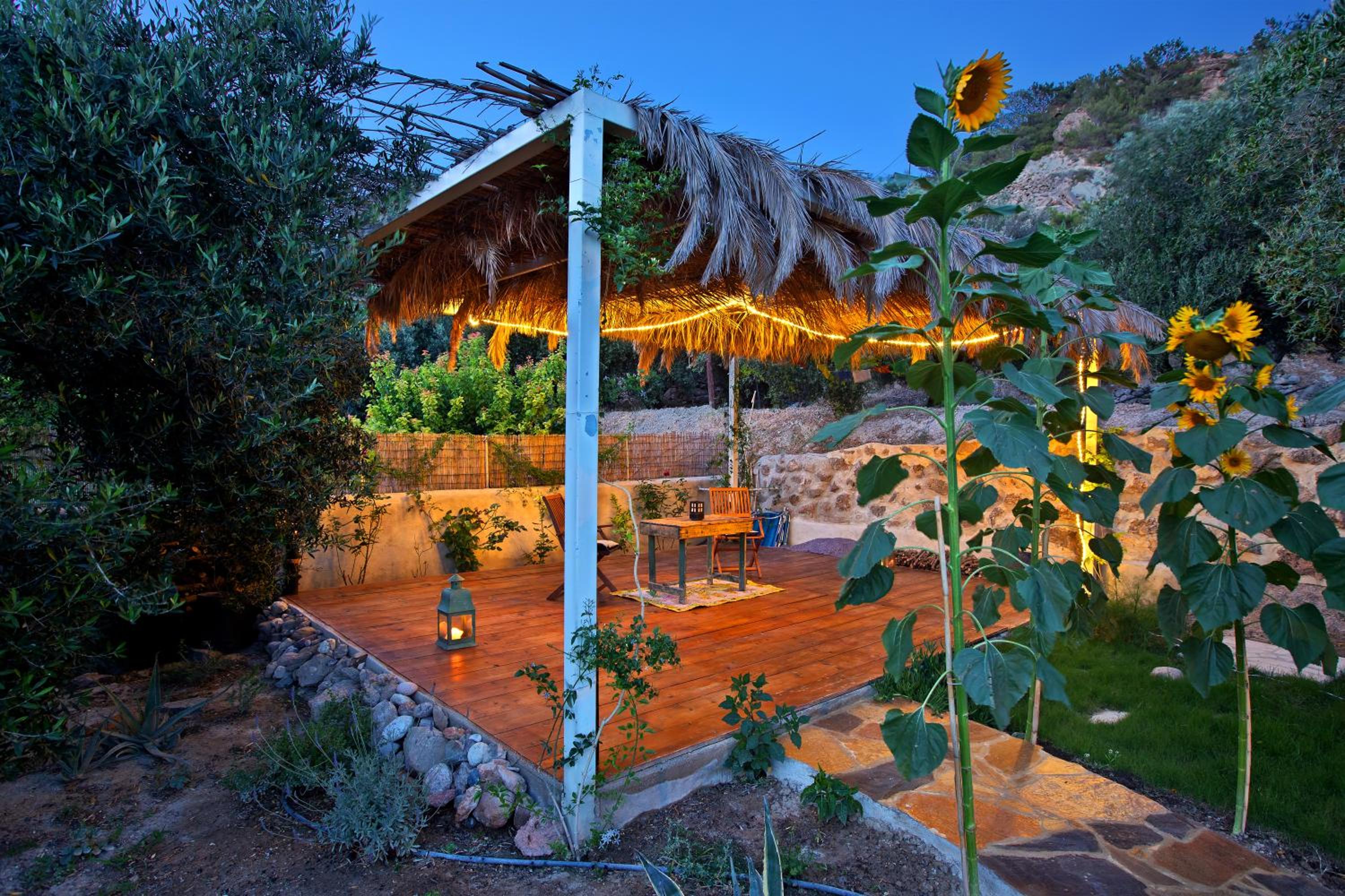 Bungalow with Garden View - Photo 10