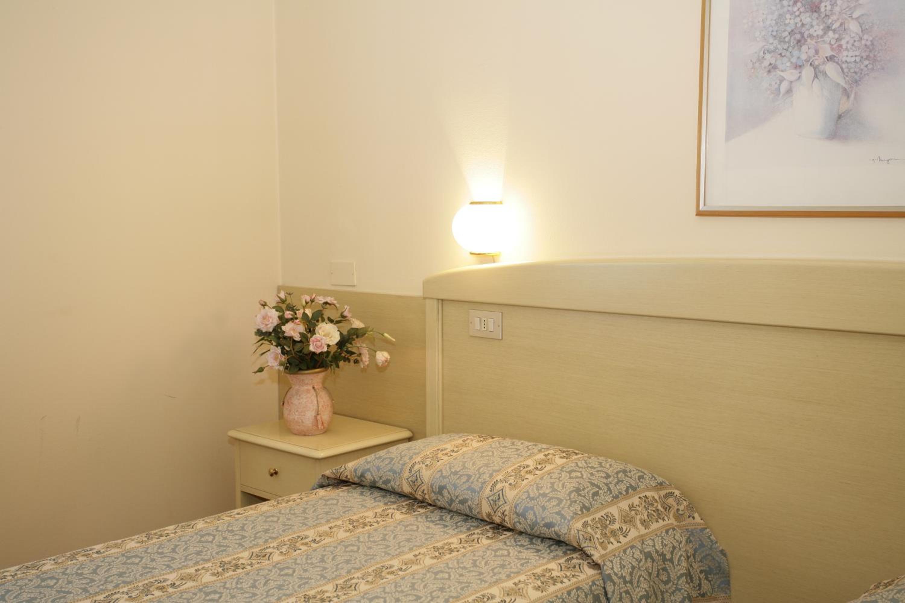 Twin Room - Photo 6