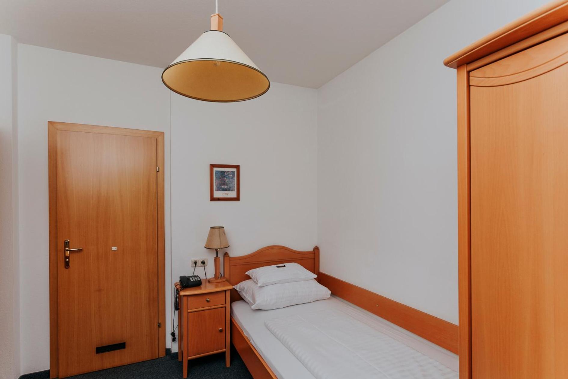 Single Room photo 2