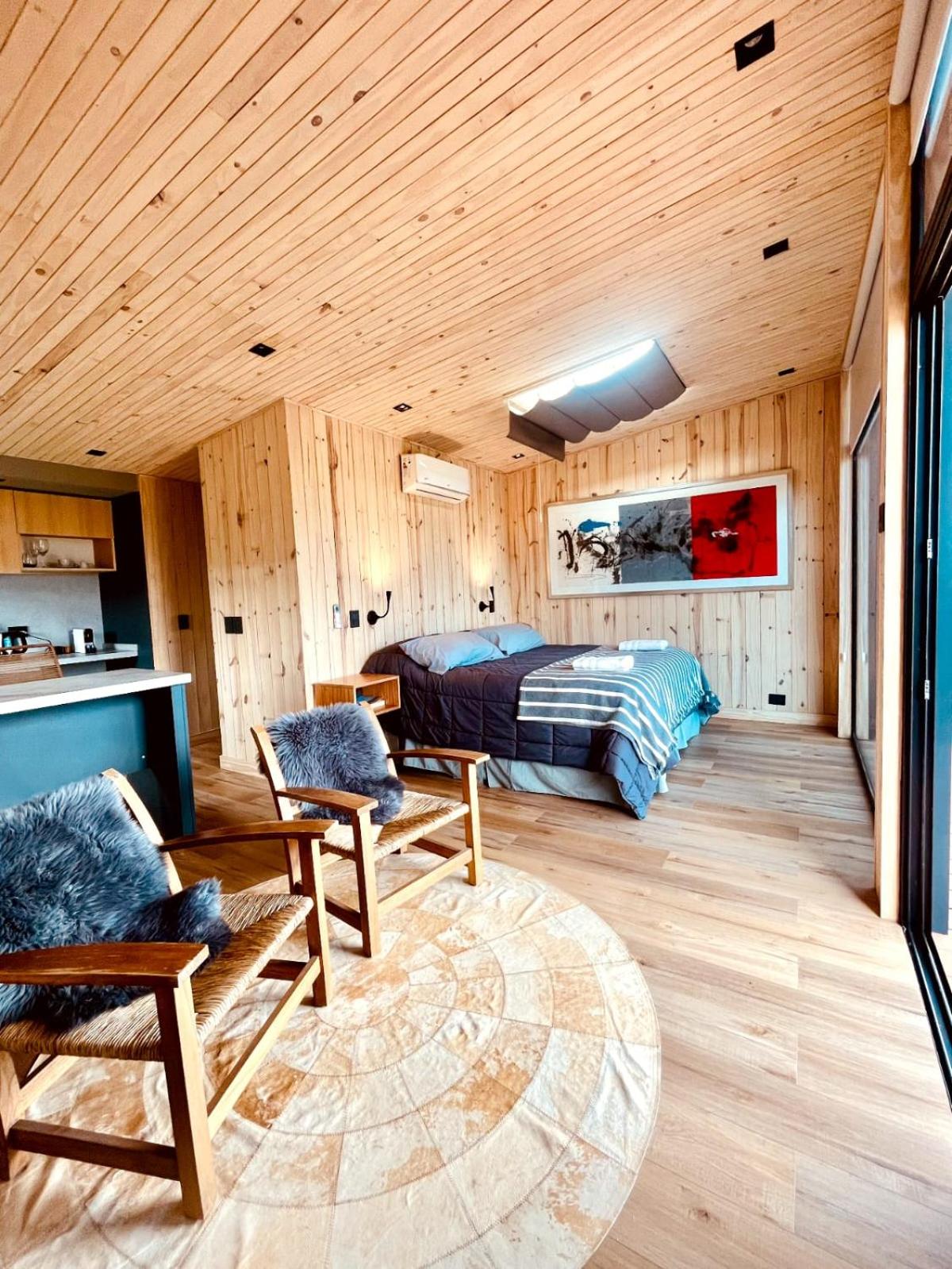 Deluxe Double Room with Balcony photo 3